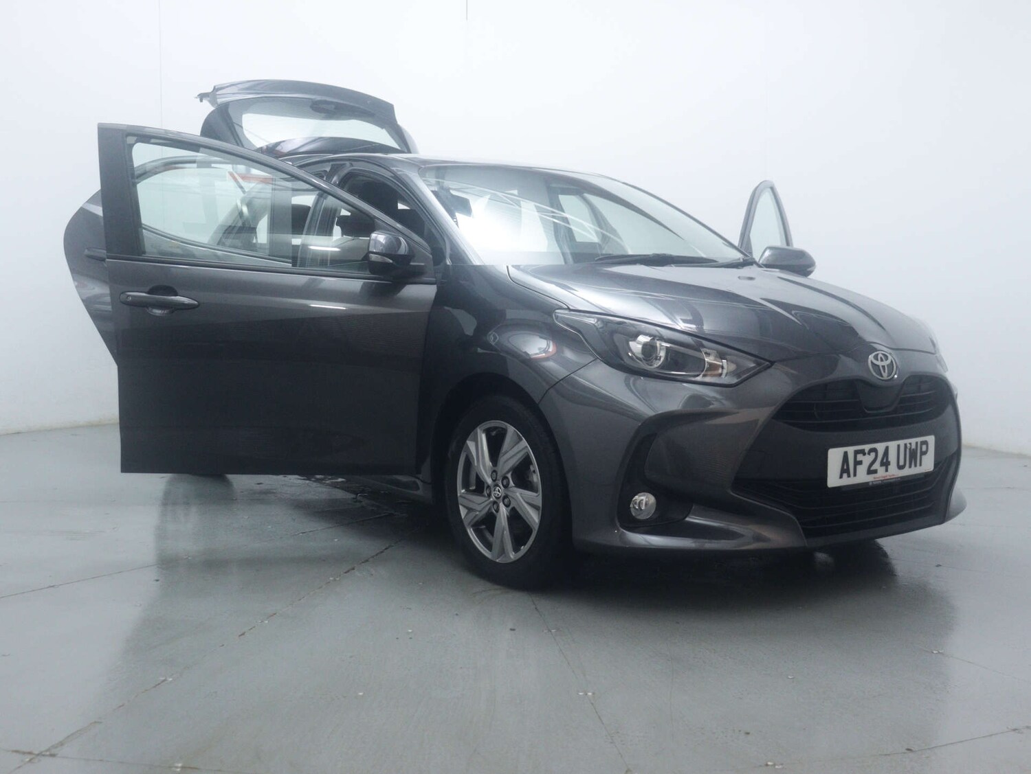 Used Toyota Yaris 2024 for sale - 77328607: Photo 46