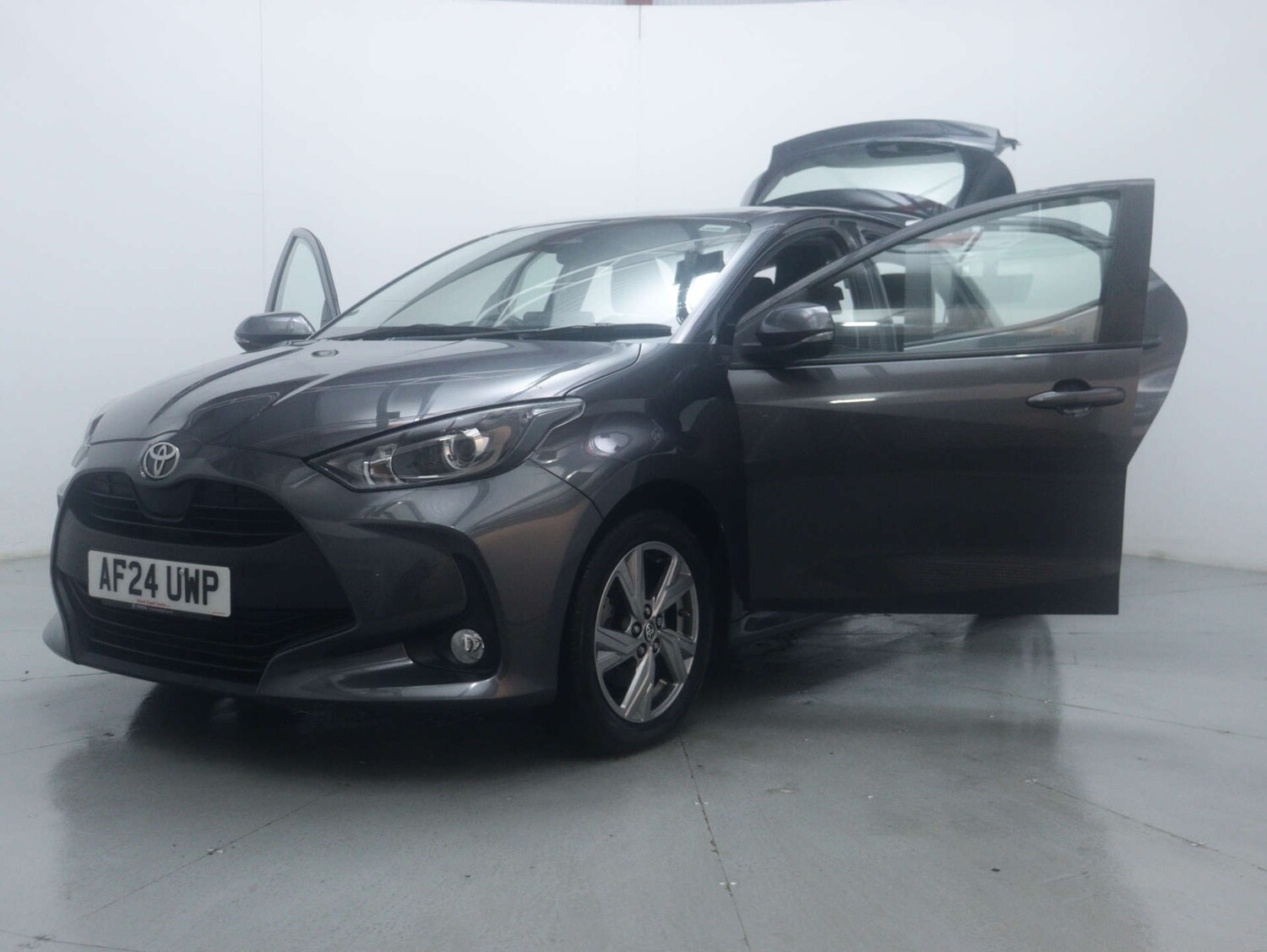 Used Toyota Yaris 2024 for sale - 77328607: Photo 48