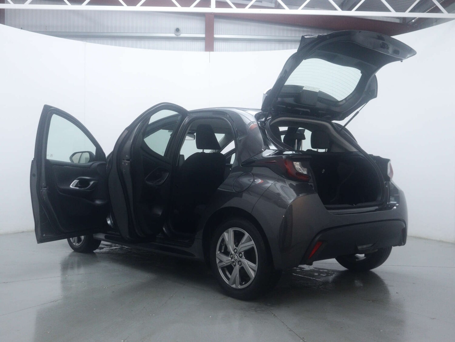 Used Toyota Yaris 2024 for sale - 77328607: Photo 50