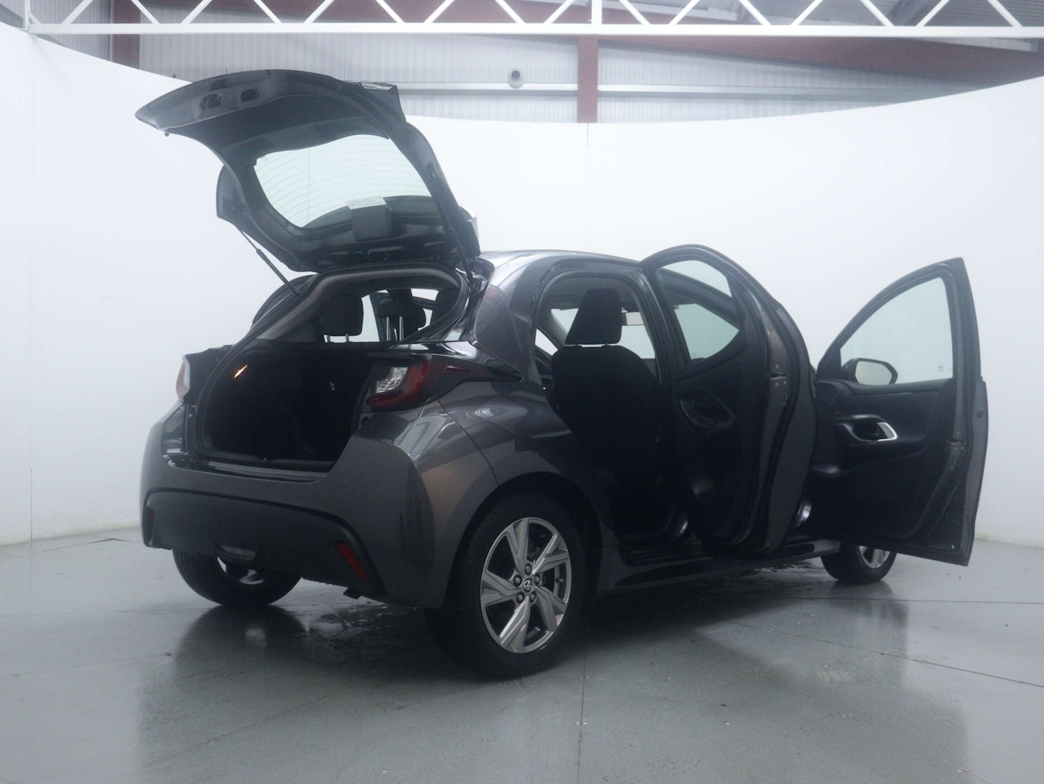 Used Toyota Yaris 2024 for sale - 77328607: Photo 52