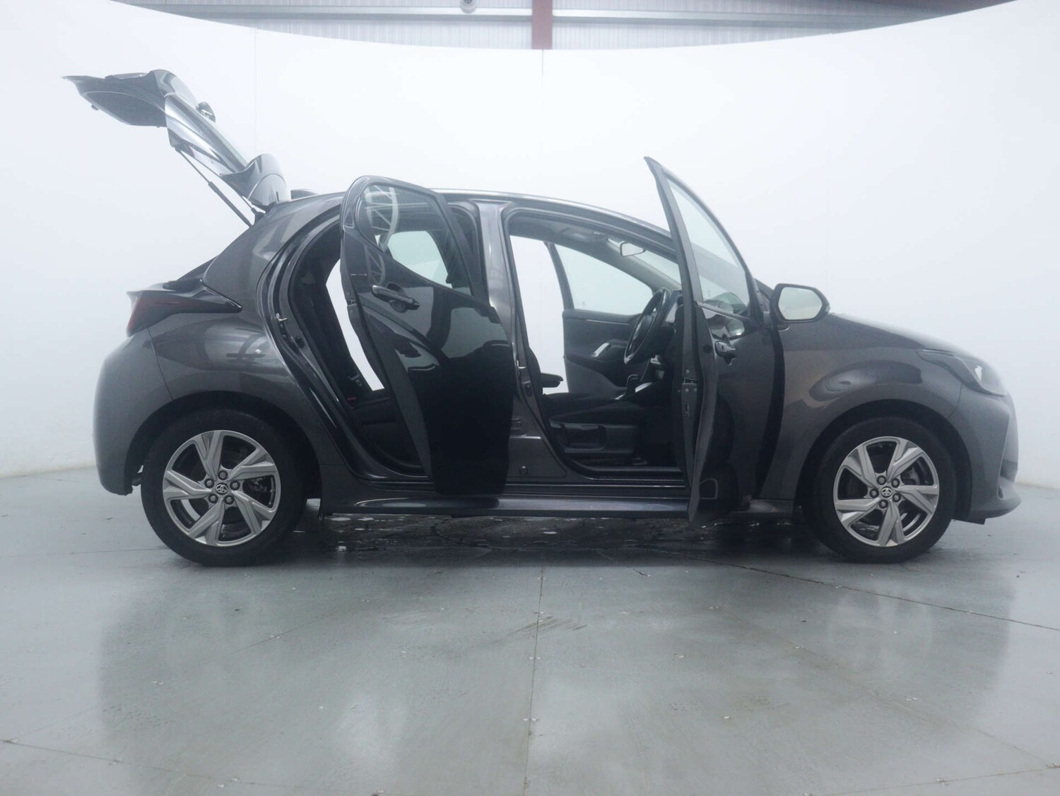 Used Toyota Yaris 2024 for sale - 77328607: Photo 53