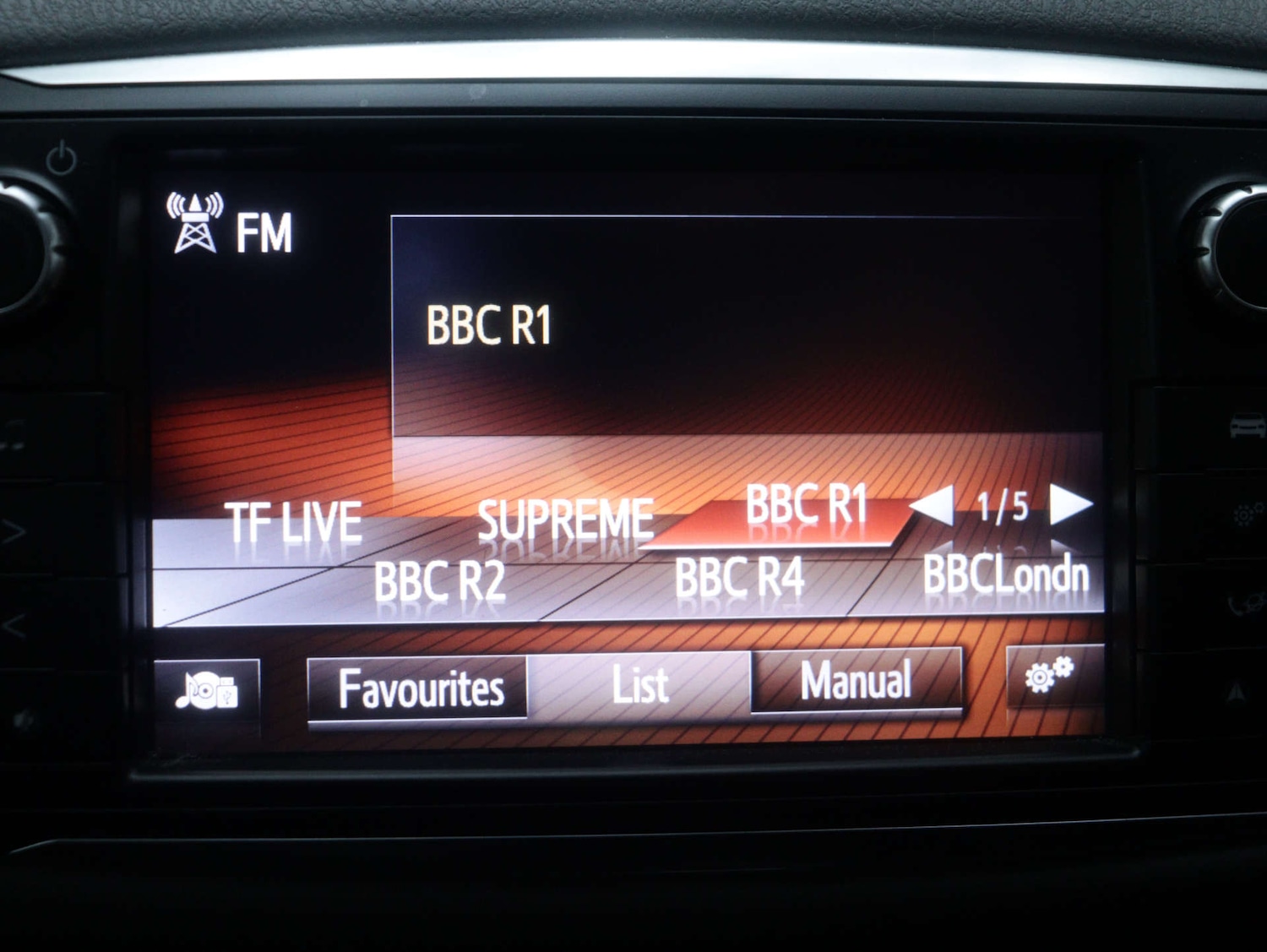 Used Toyota Yaris 2015 for sale - 76980059: Photo 21