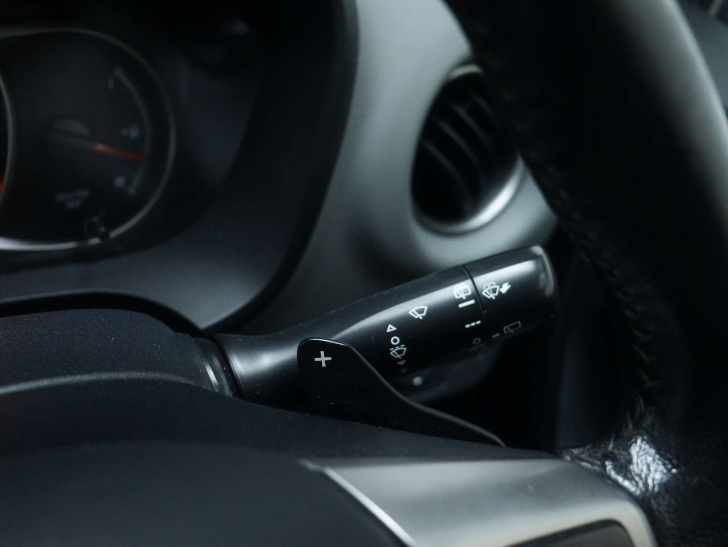 Used Toyota Yaris 2015 for sale - 76980059: Photo 31