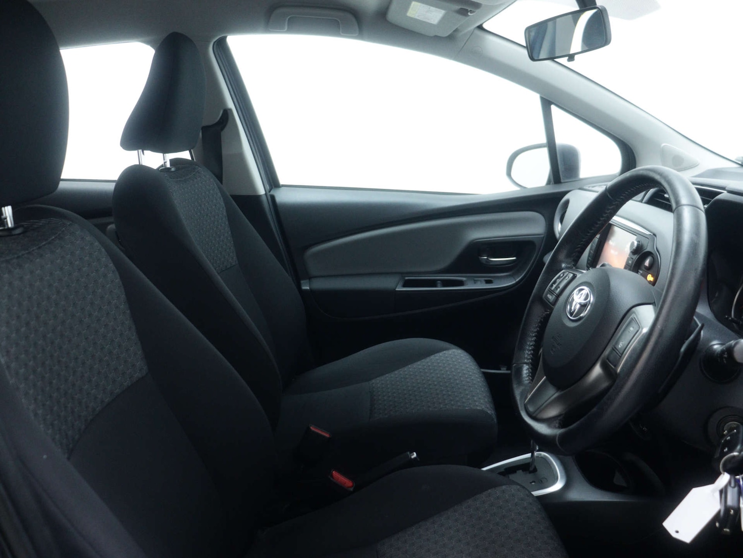 Used Toyota Yaris 2015 for sale - 76980059: Photo 34