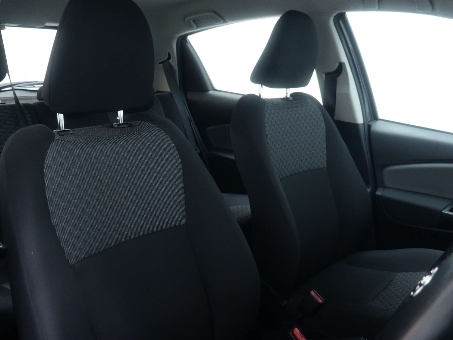 Used Toyota Yaris 2015 for sale - 76980059: Photo 35