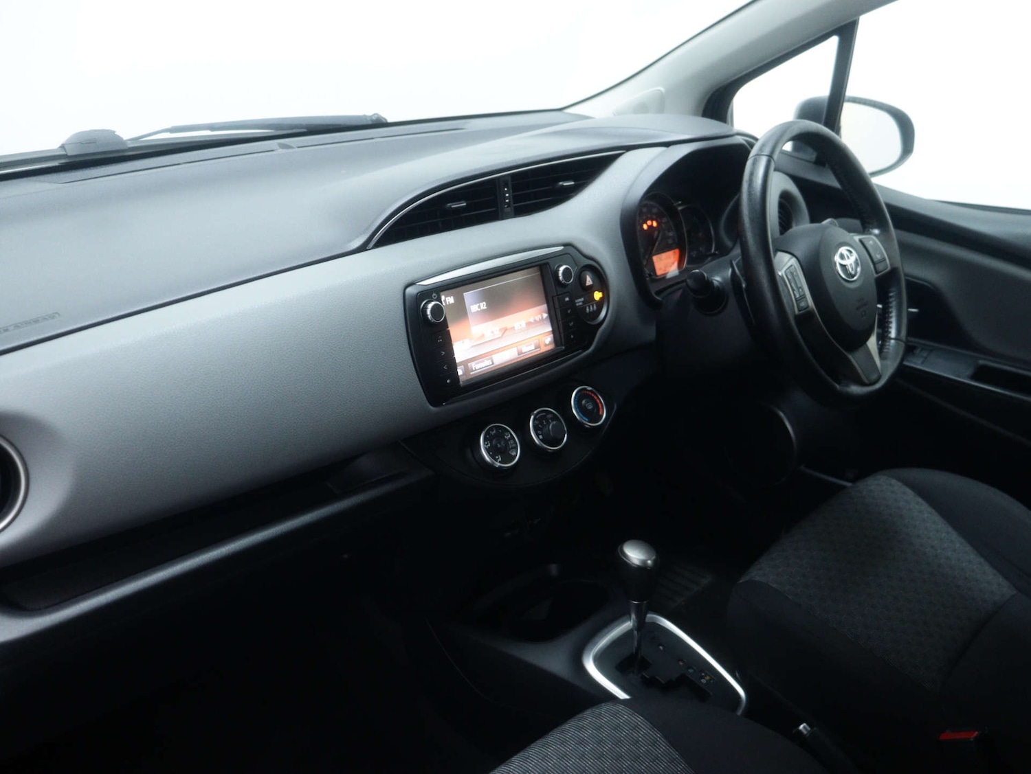 Used Toyota Yaris 2015 for sale - 76980059: Photo 36