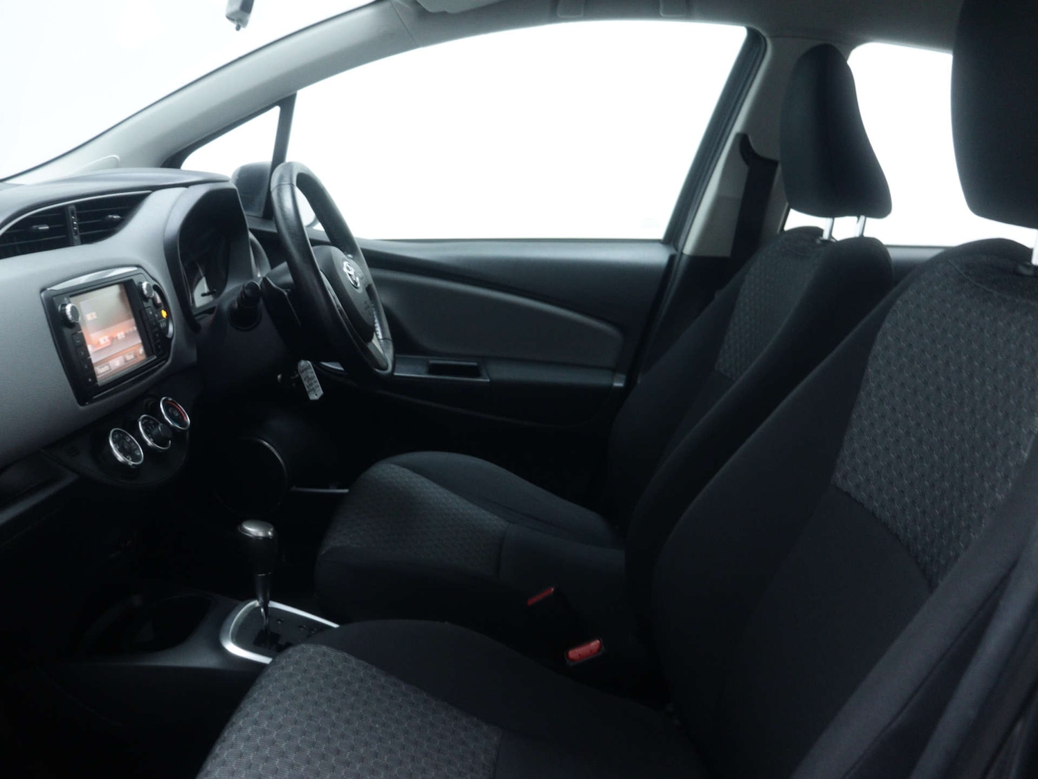 Used Toyota Yaris 2015 for sale - 76980059: Photo 37