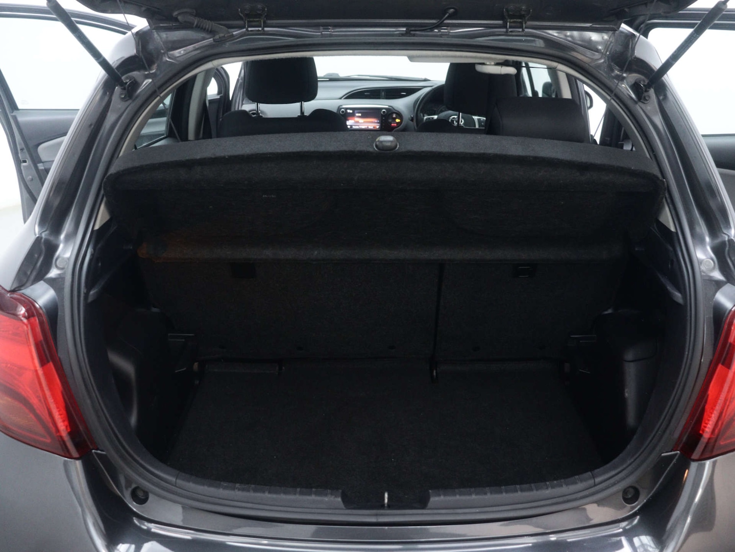 Used Toyota Yaris 2015 for sale - 76980059: Photo 42