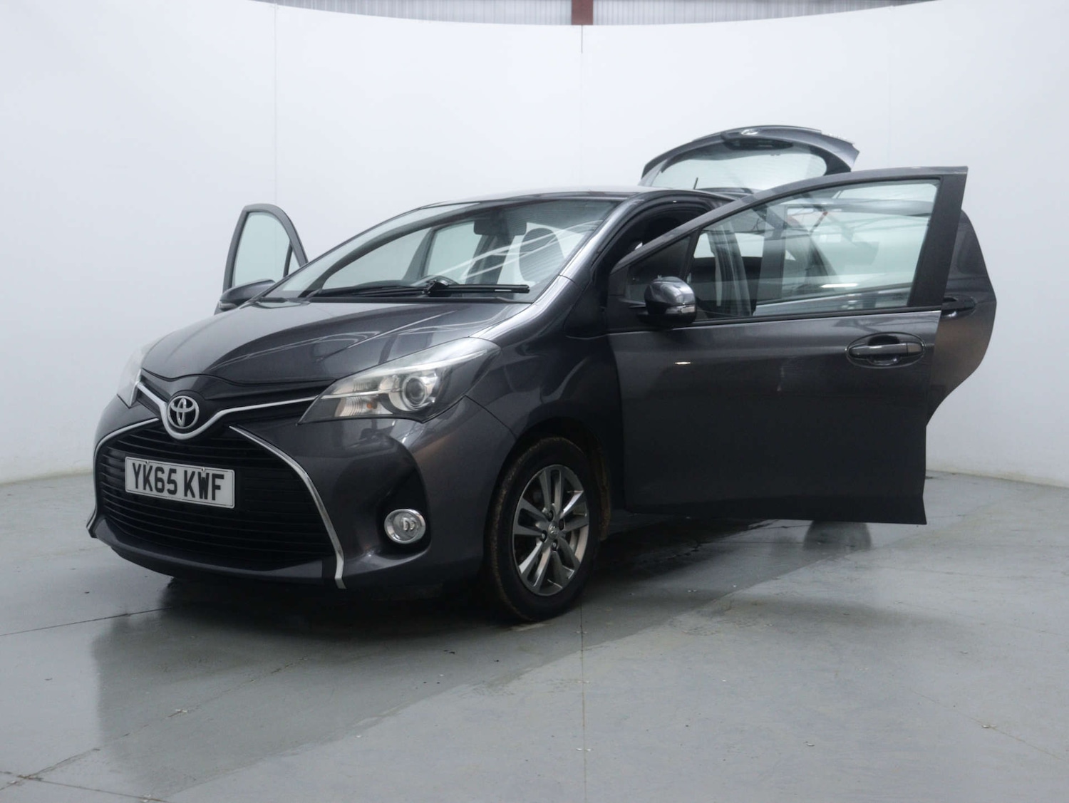 Used Toyota Yaris 2015 for sale - 76980059: Photo 45