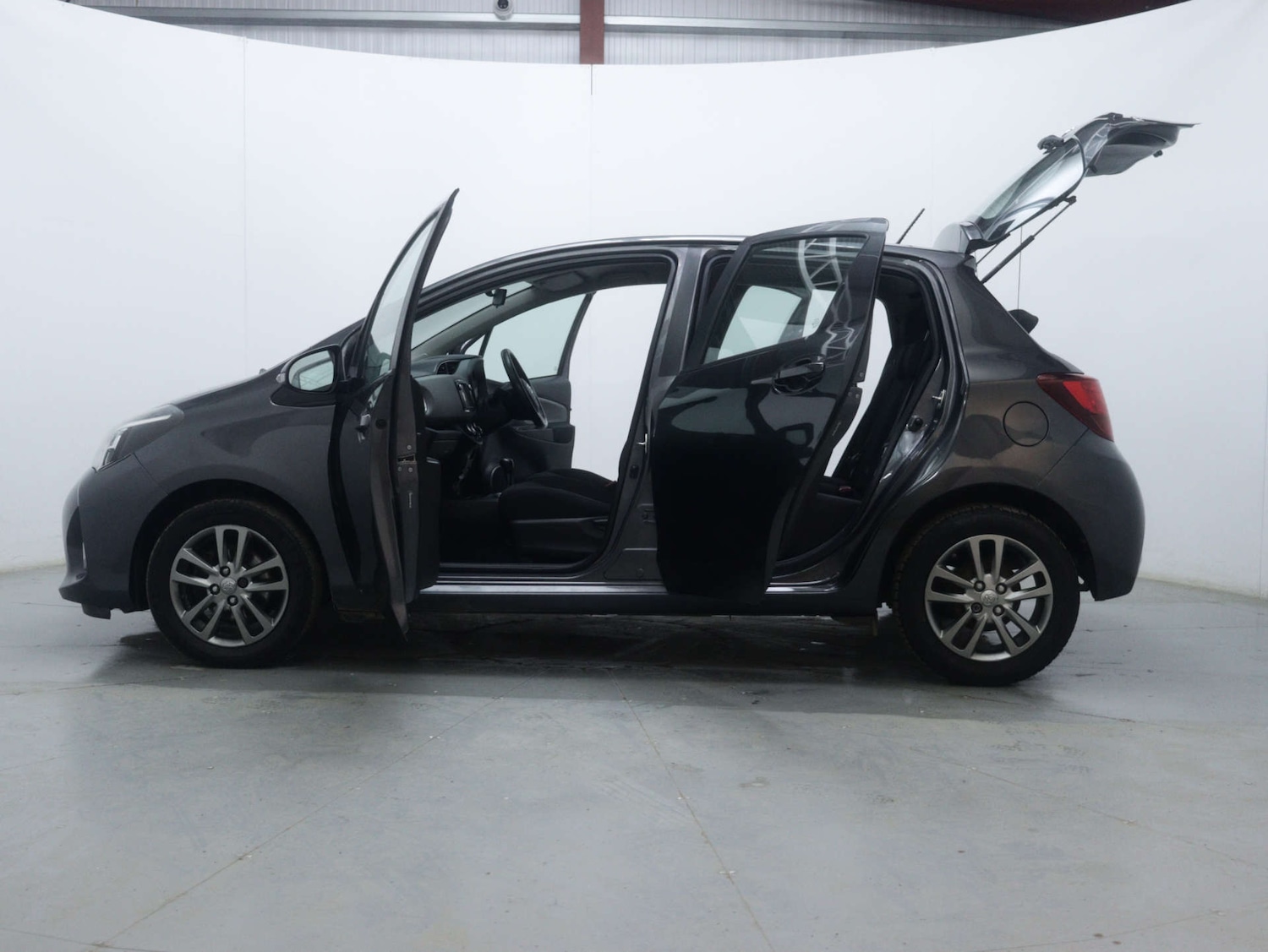 Used Toyota Yaris 2015 for sale - 76980059: Photo 46