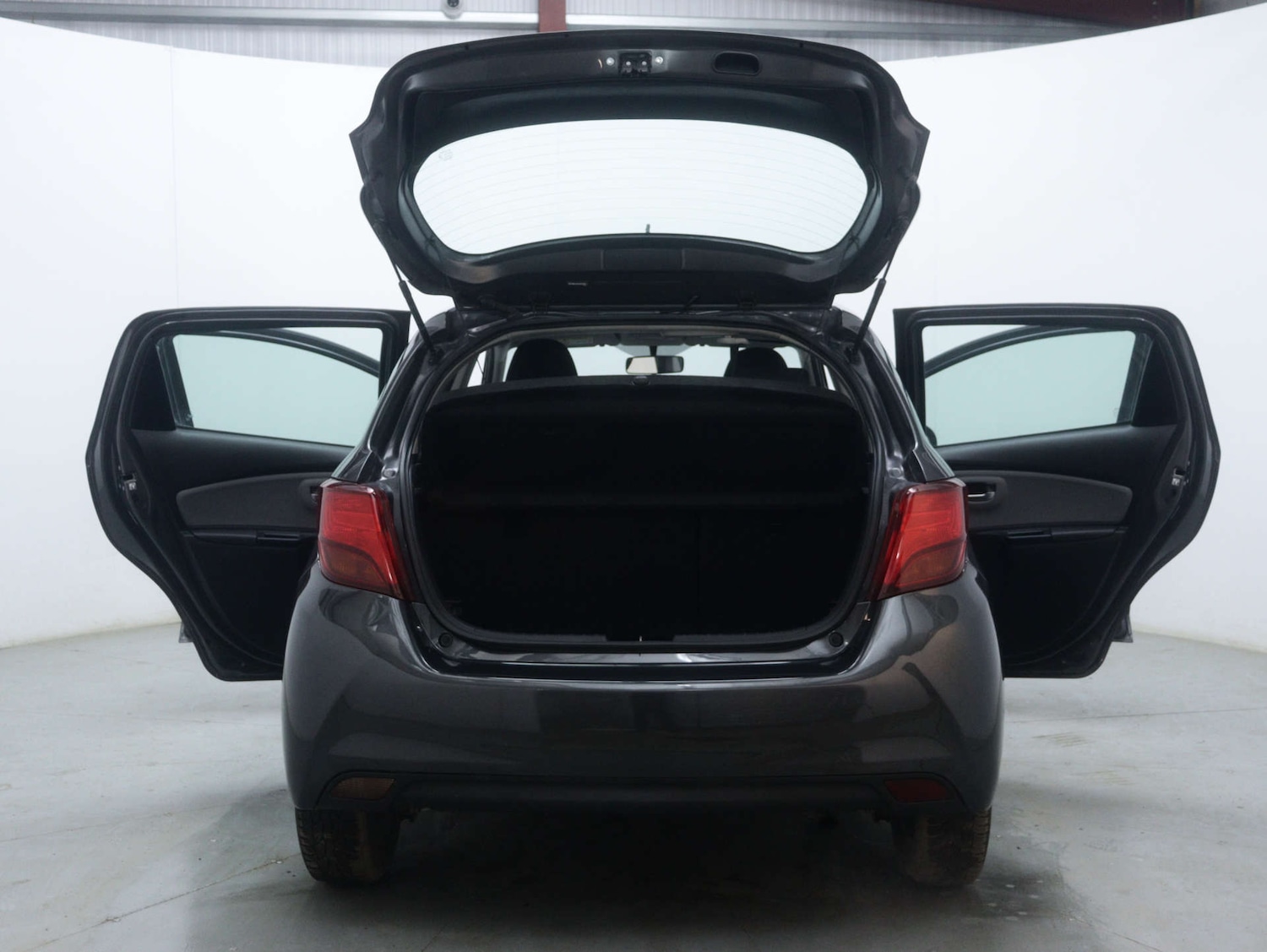 Used Toyota Yaris 2015 for sale - 76980059: Photo 48