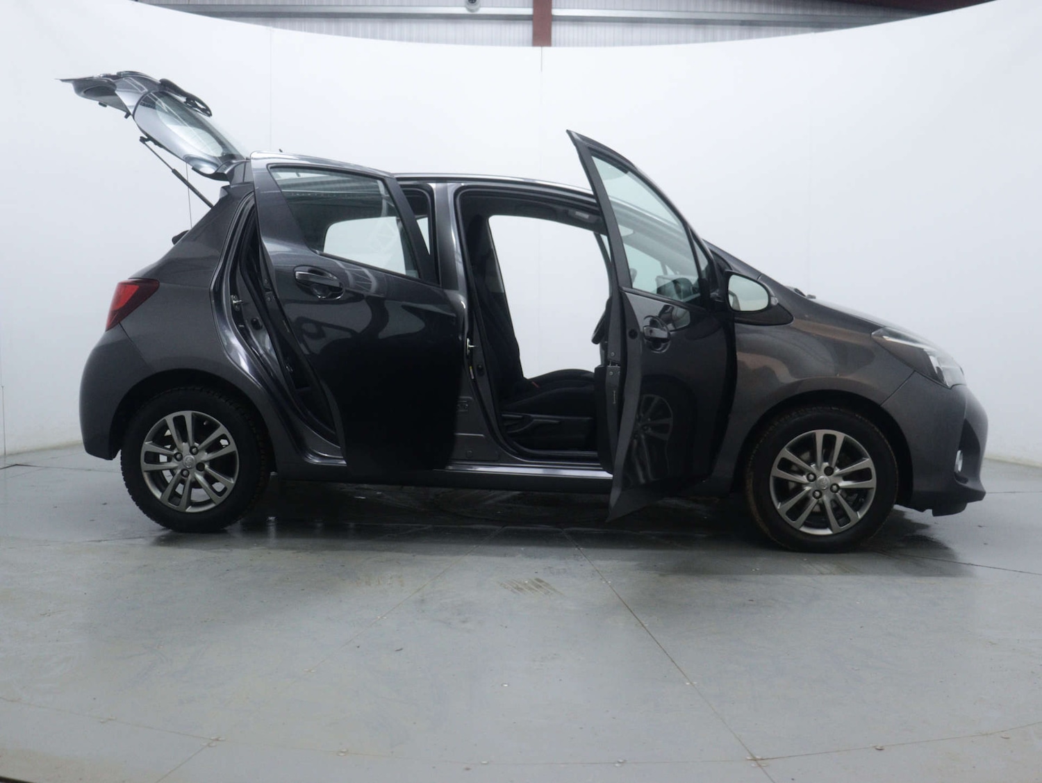 Used Toyota Yaris 2015 for sale - 76980059: Photo 50