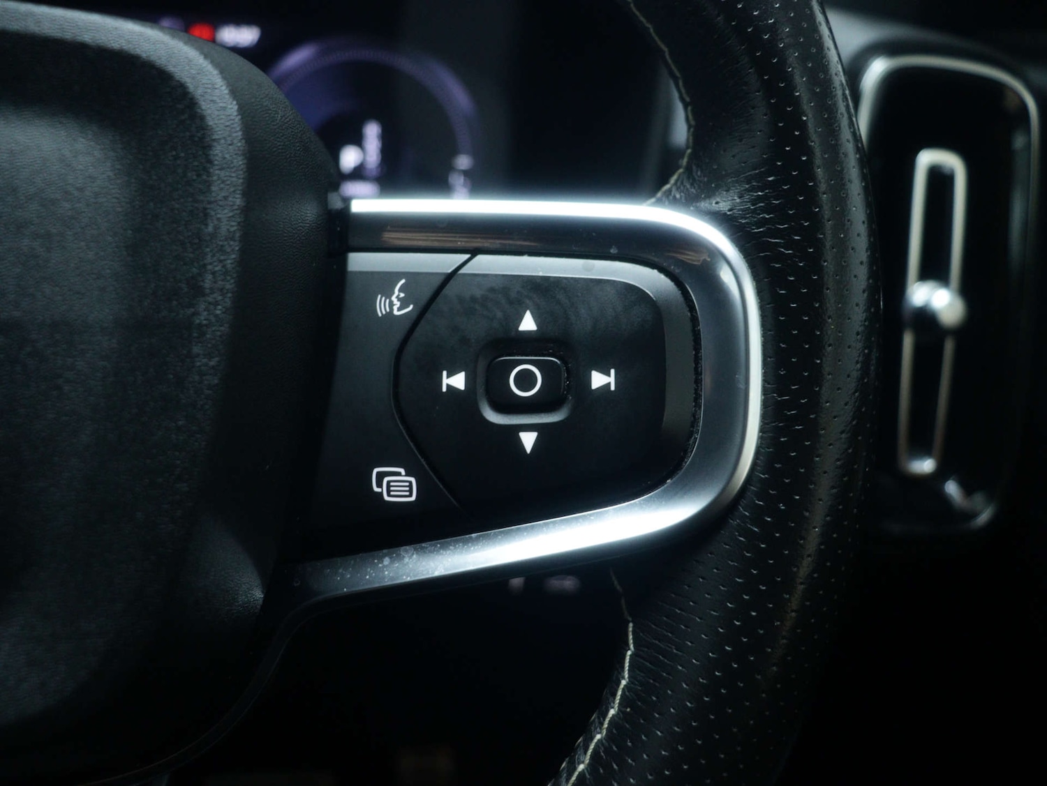 Used Volvo XC40 2021 for sale - 77417570: Photo 35