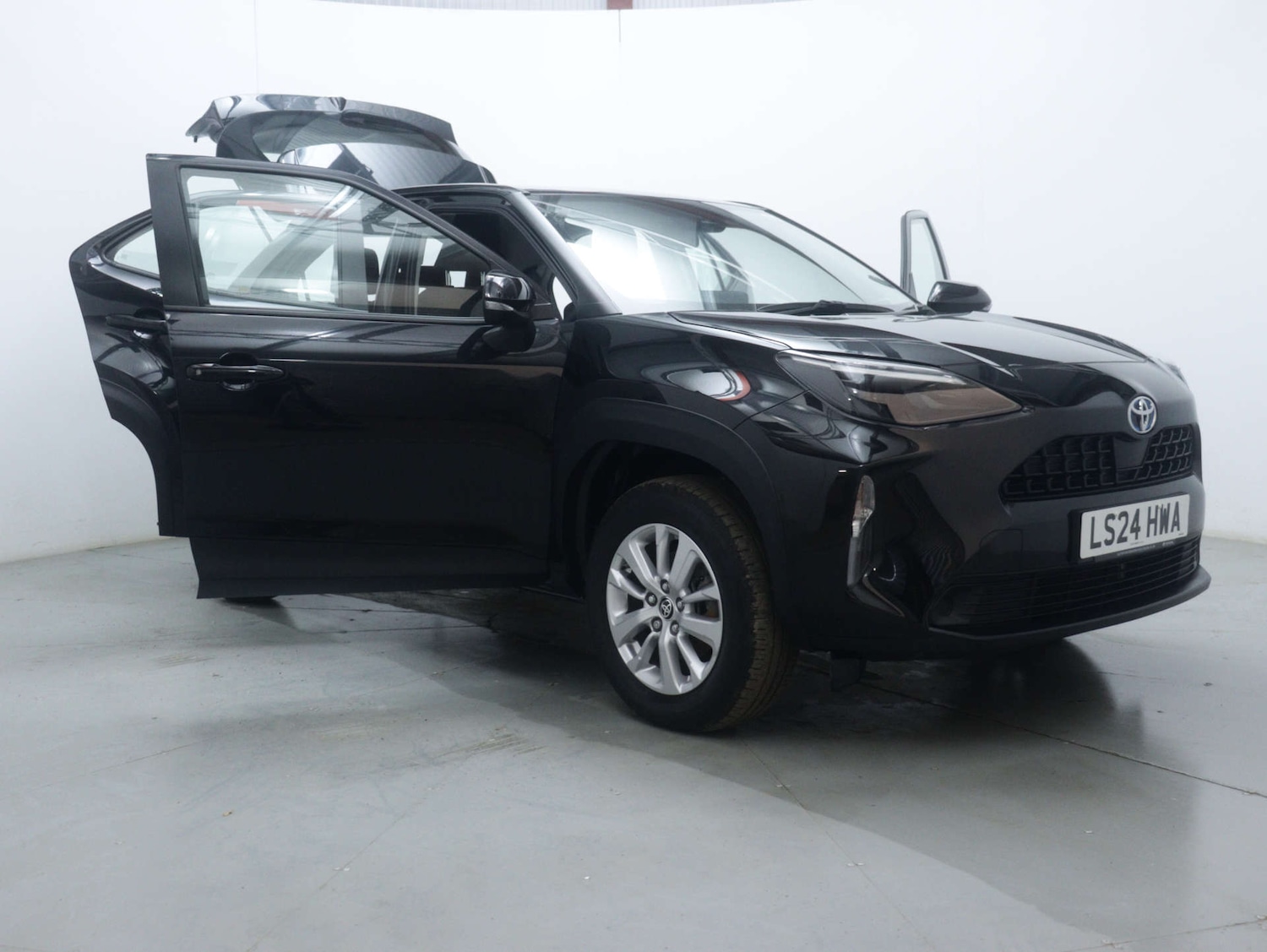 Used Toyota Yaris Cross 2024 for sale - 76894403: Photo 46