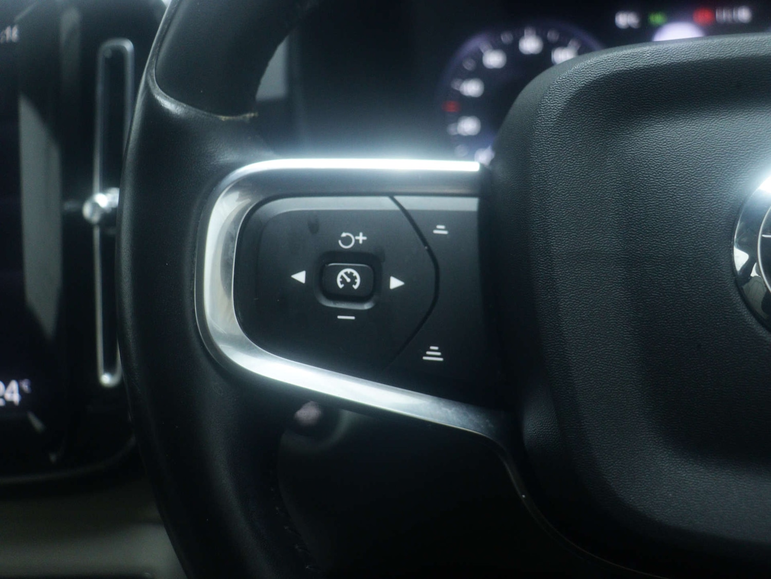 Used Volvo XC40 2020 for sale - 77262771: Photo 37