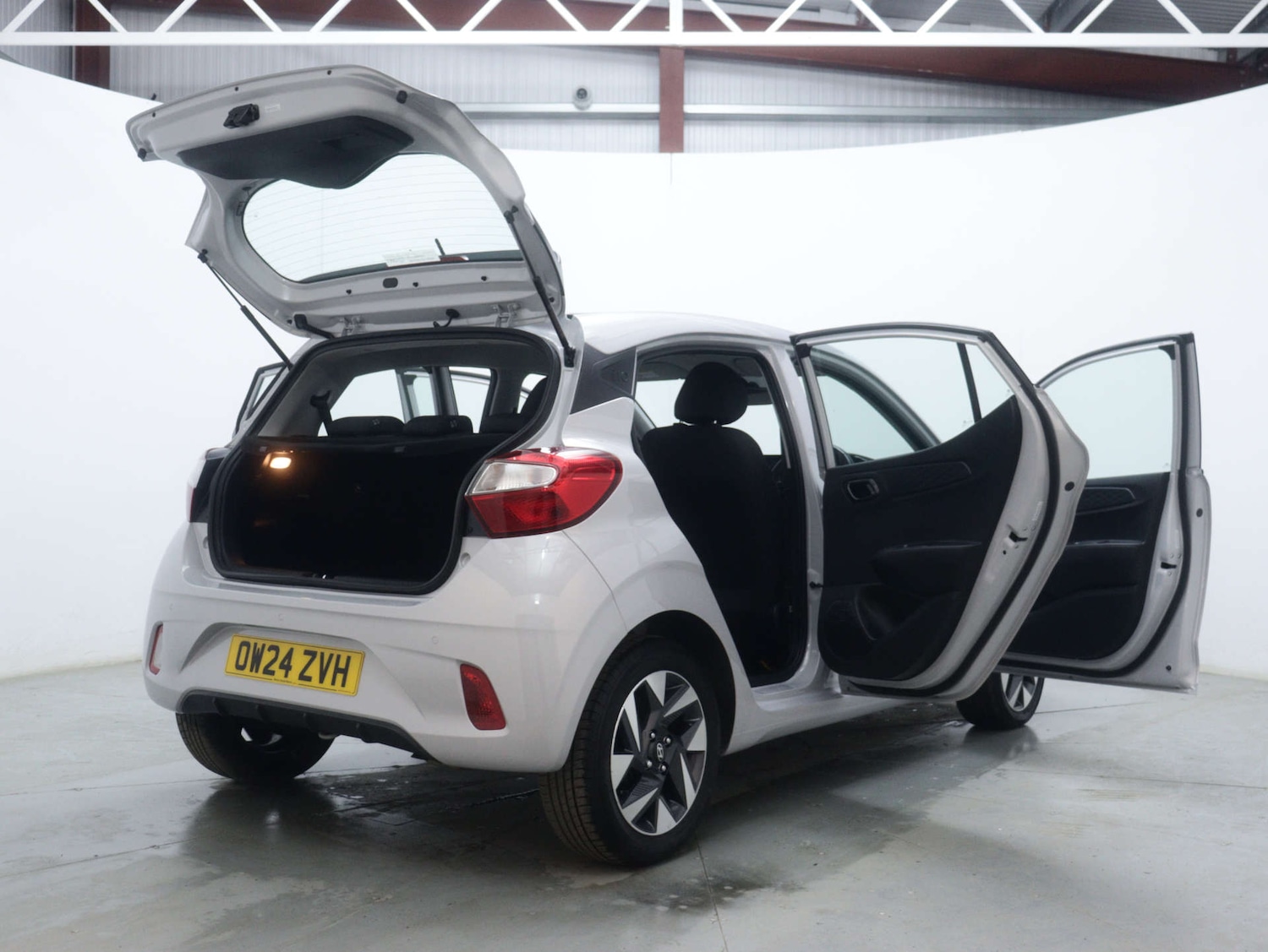 Used Hyundai i10 2024 for sale - 77261365: Photo 51