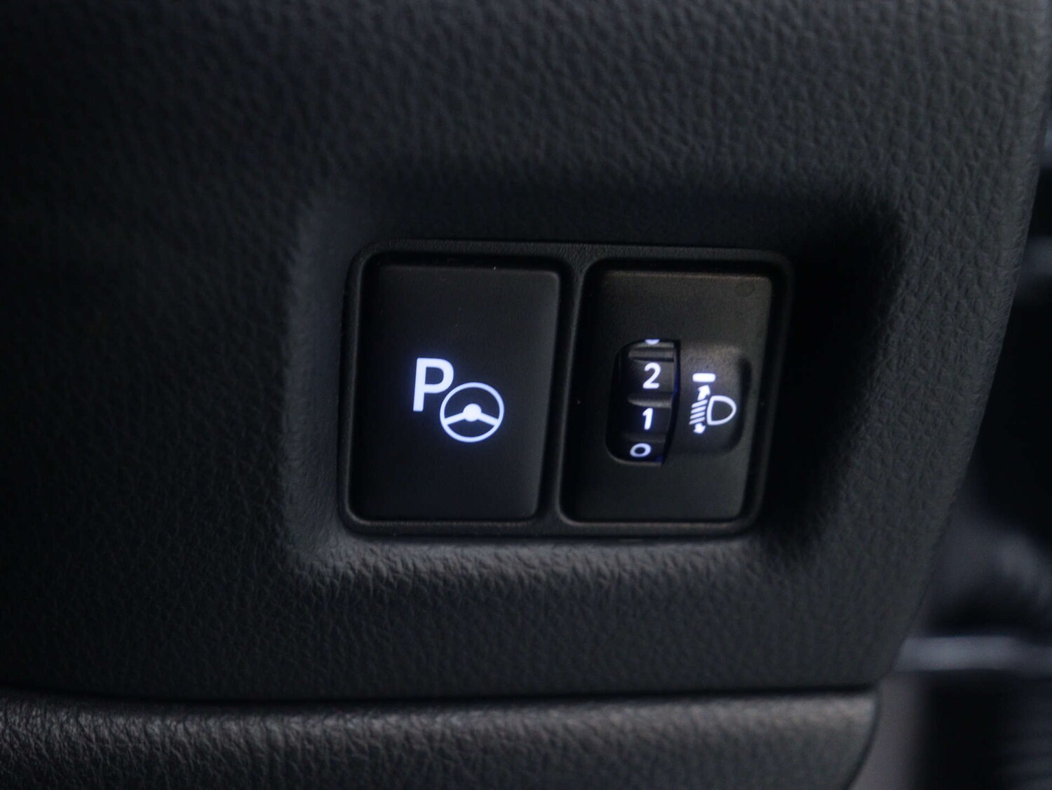 Used Toyota C-HR 2019 for sale - 77364220: Photo 40