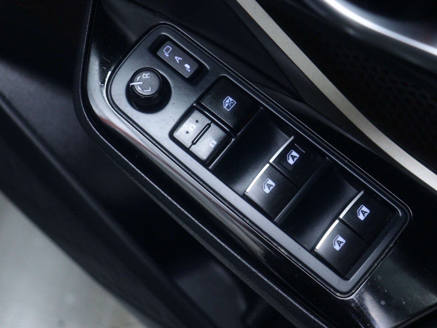 Used Toyota C-HR 2019 for sale - 77364220: Photo 41