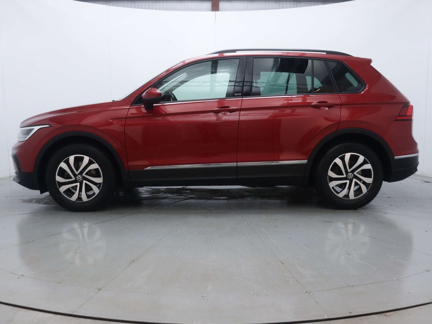 Used Volkswagen Tiguan 2022 for sale - 76602025: Photo 8