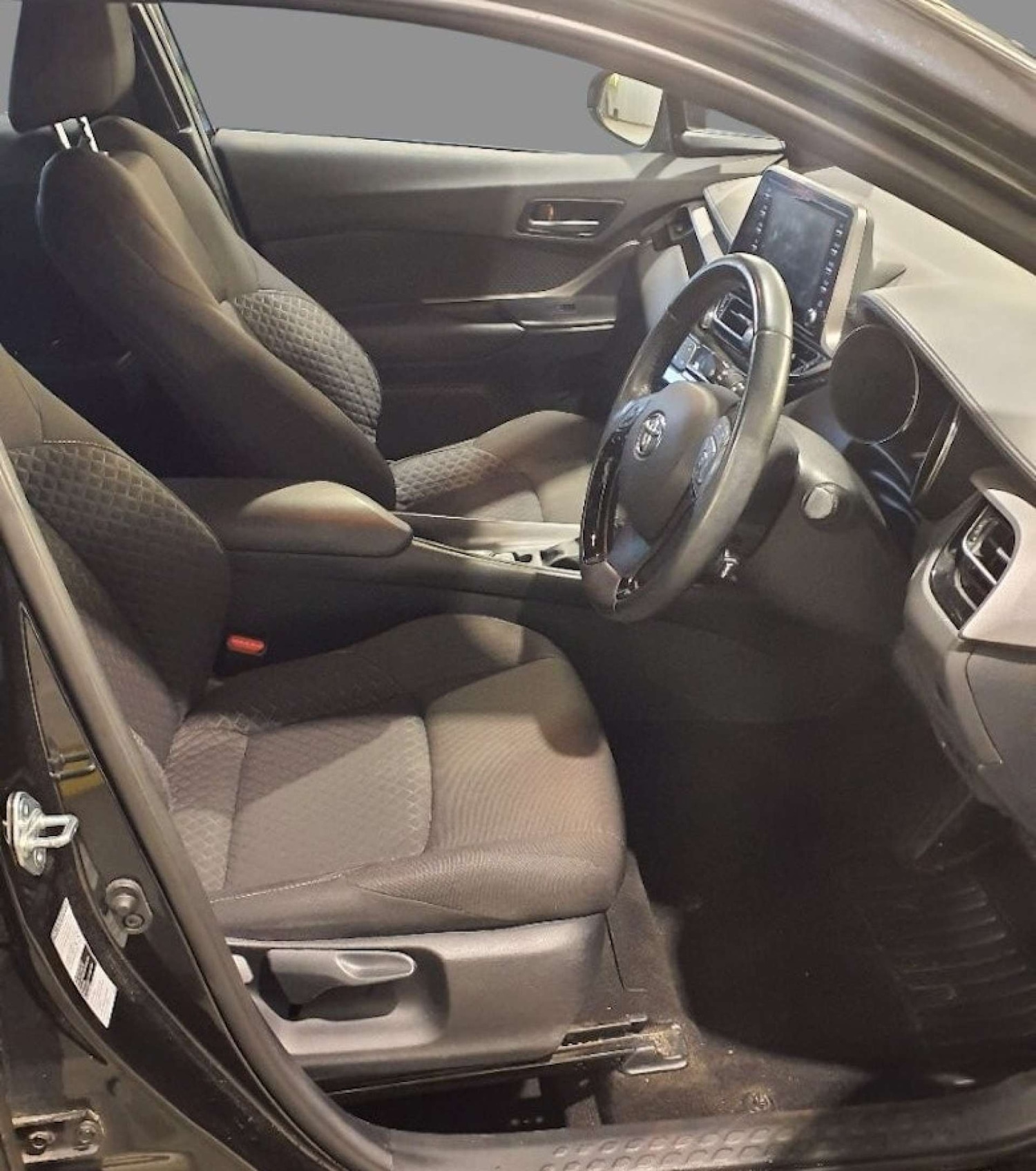 Used Toyota C-HR 2021 for sale - 76705700: Photo 8