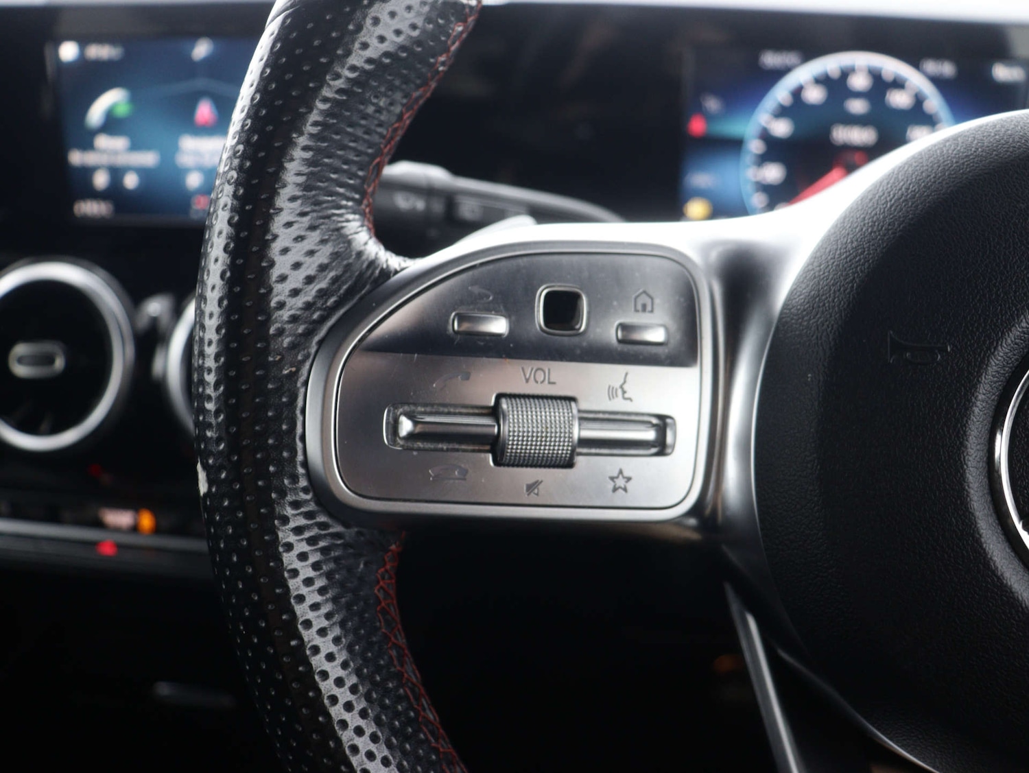 Used Mercedes-Benz GLB 2022 for sale - 75628505: Photo 32