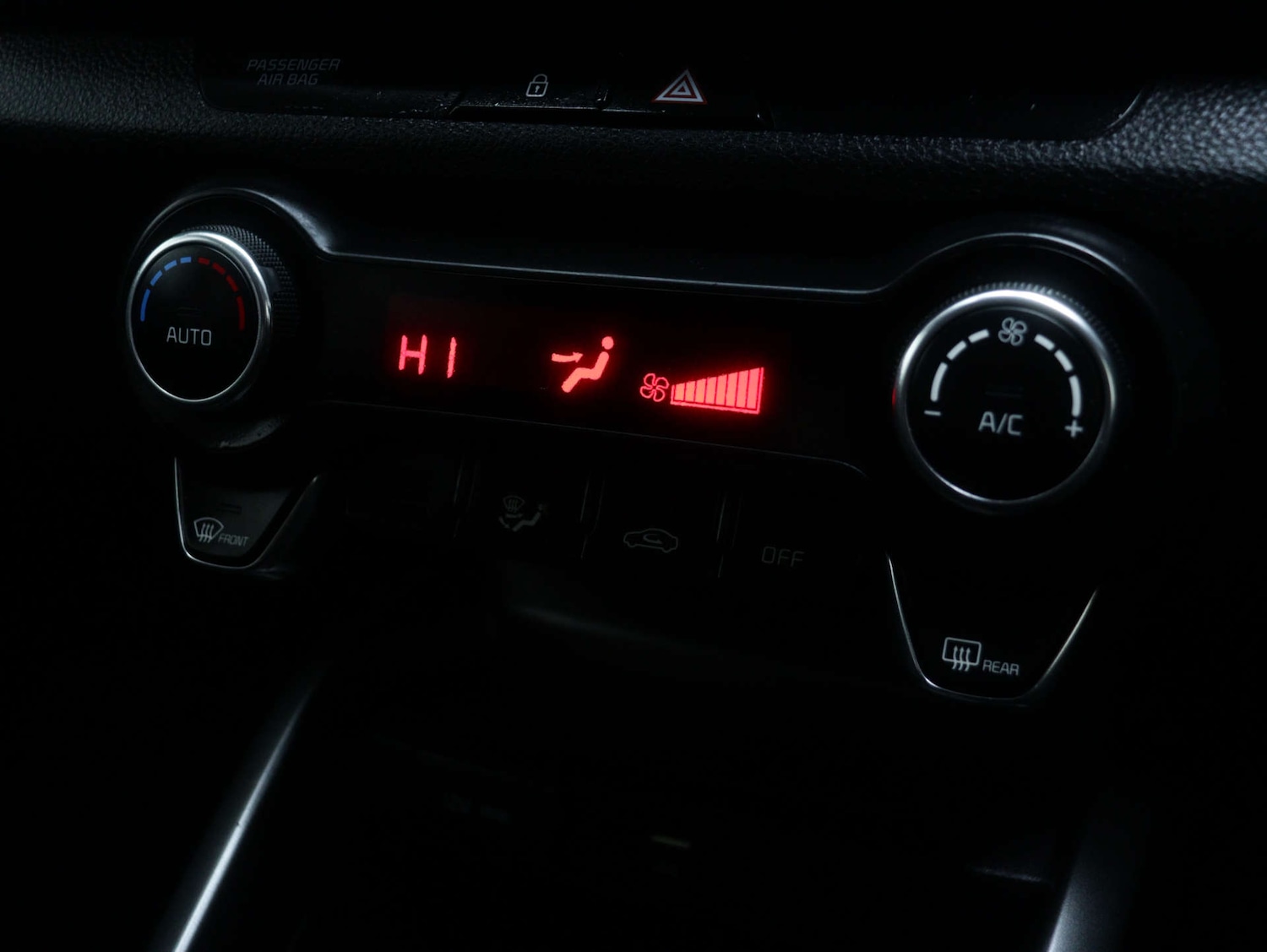 Used Kia Stonic 2022 for sale - 76762568: Photo 31