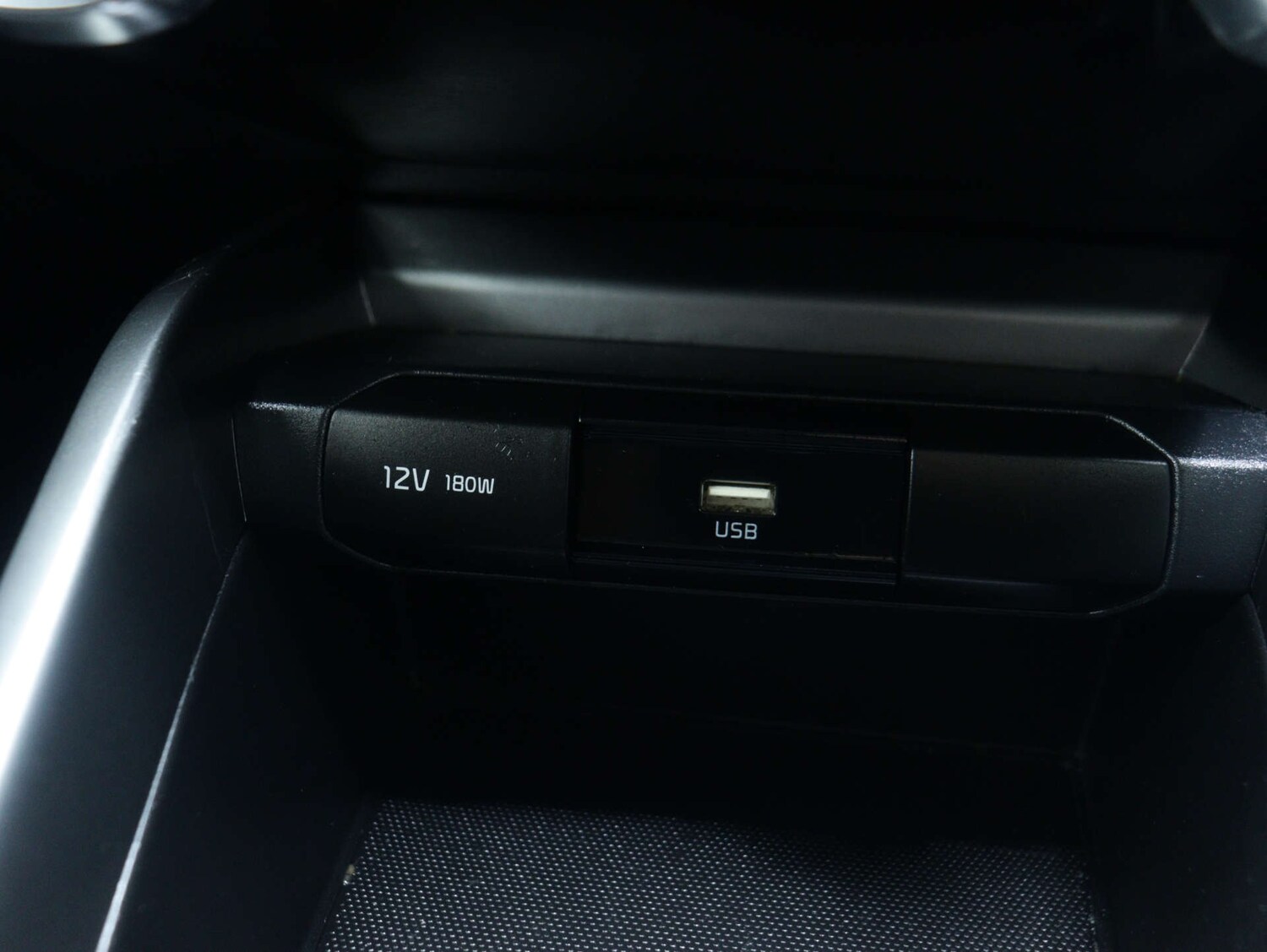 Used Kia Stonic 2022 for sale - 76762568: Photo 32