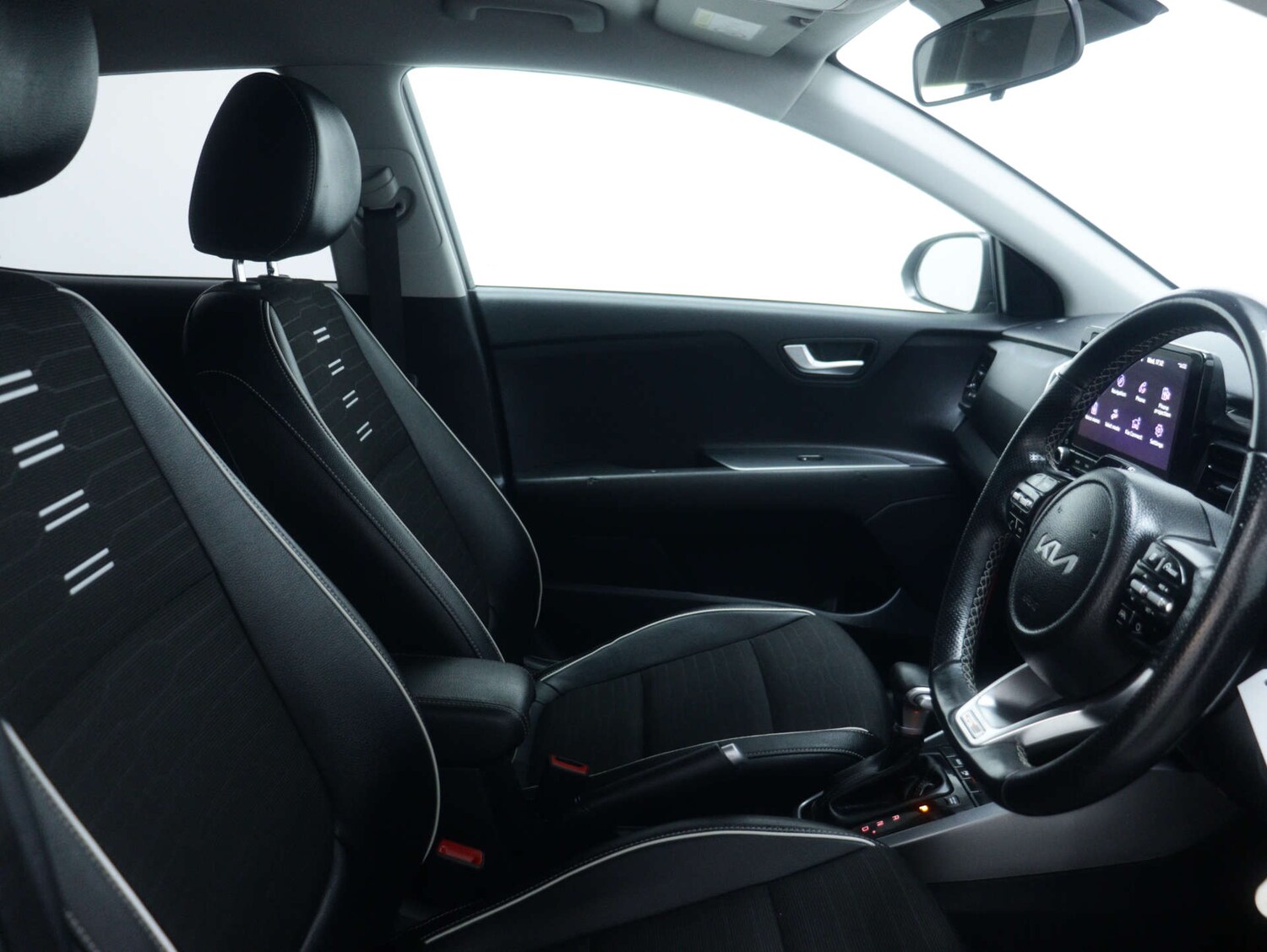 Used Kia Stonic 2022 for sale - 76762568: Photo 42