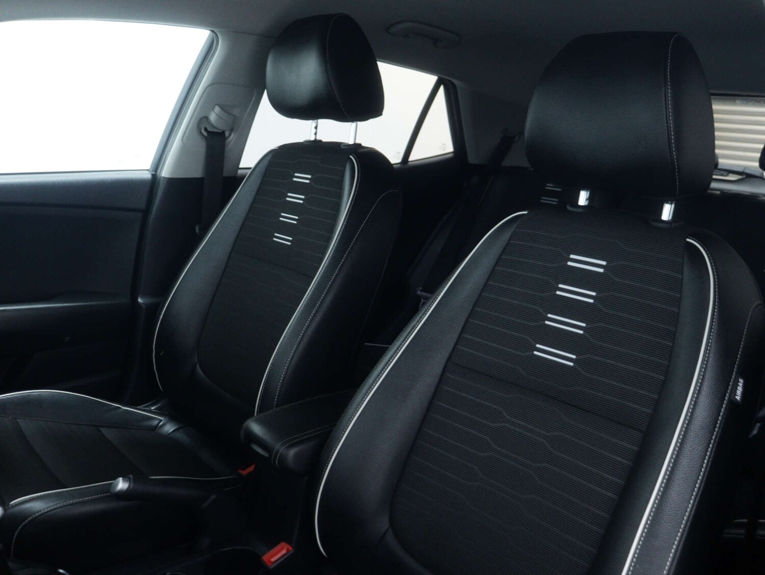 Used Kia Stonic 2022 for sale - 76762568: Photo 46