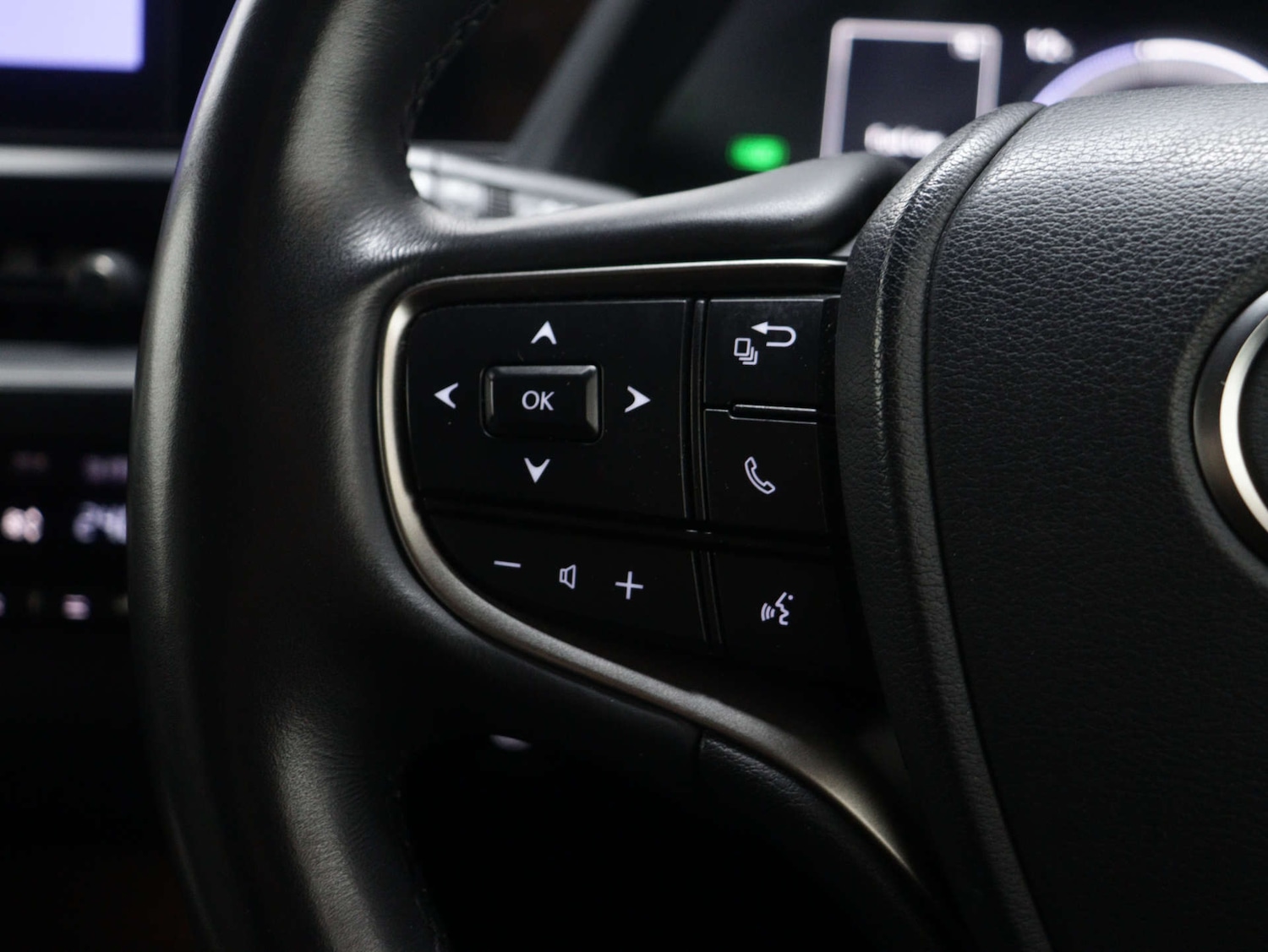 Used Lexus UX 2023 for sale - 76157419: Photo 37