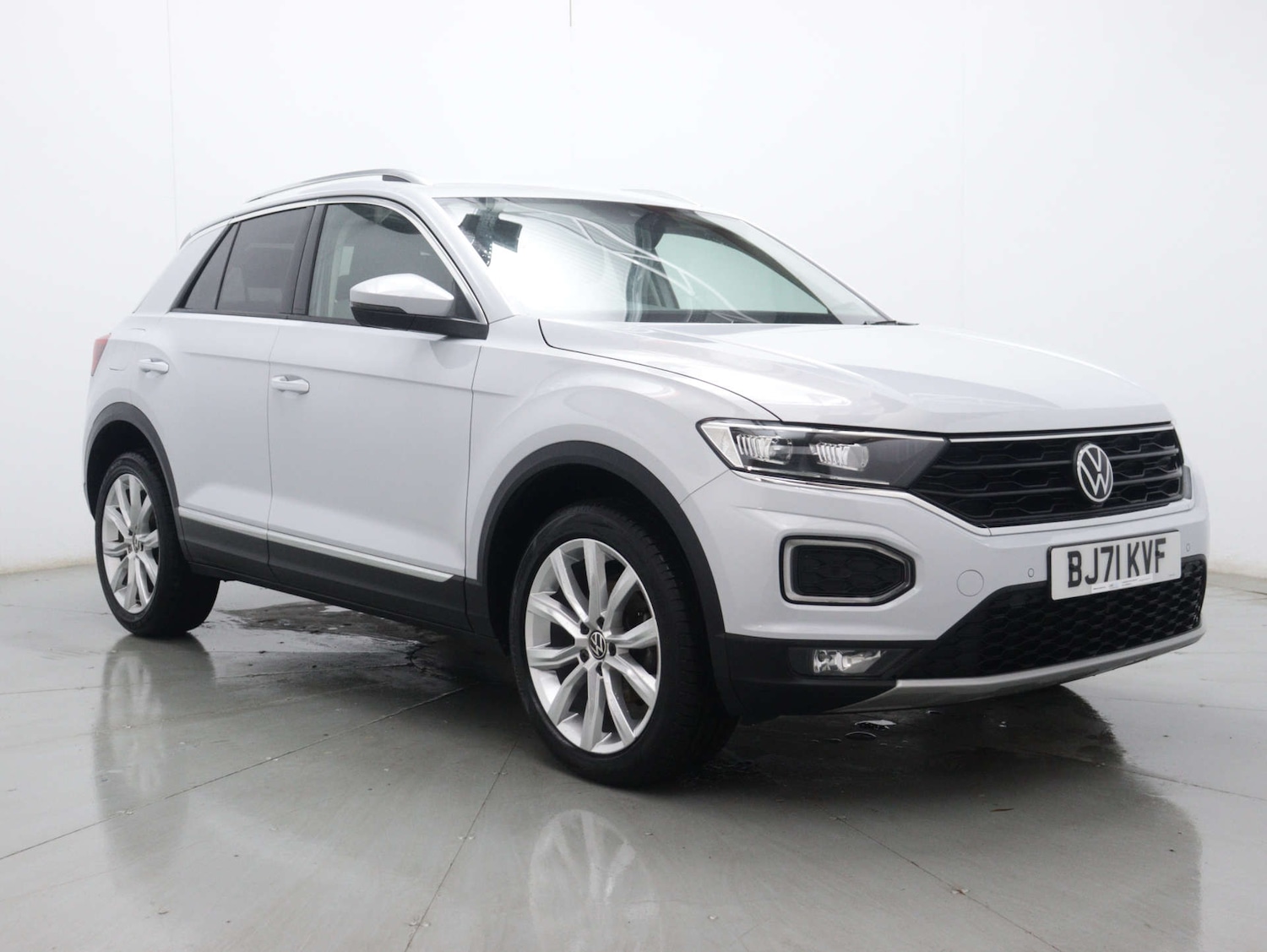 Used Volkswagen T-Roc 2021 for sale - 76231907: Photo 1