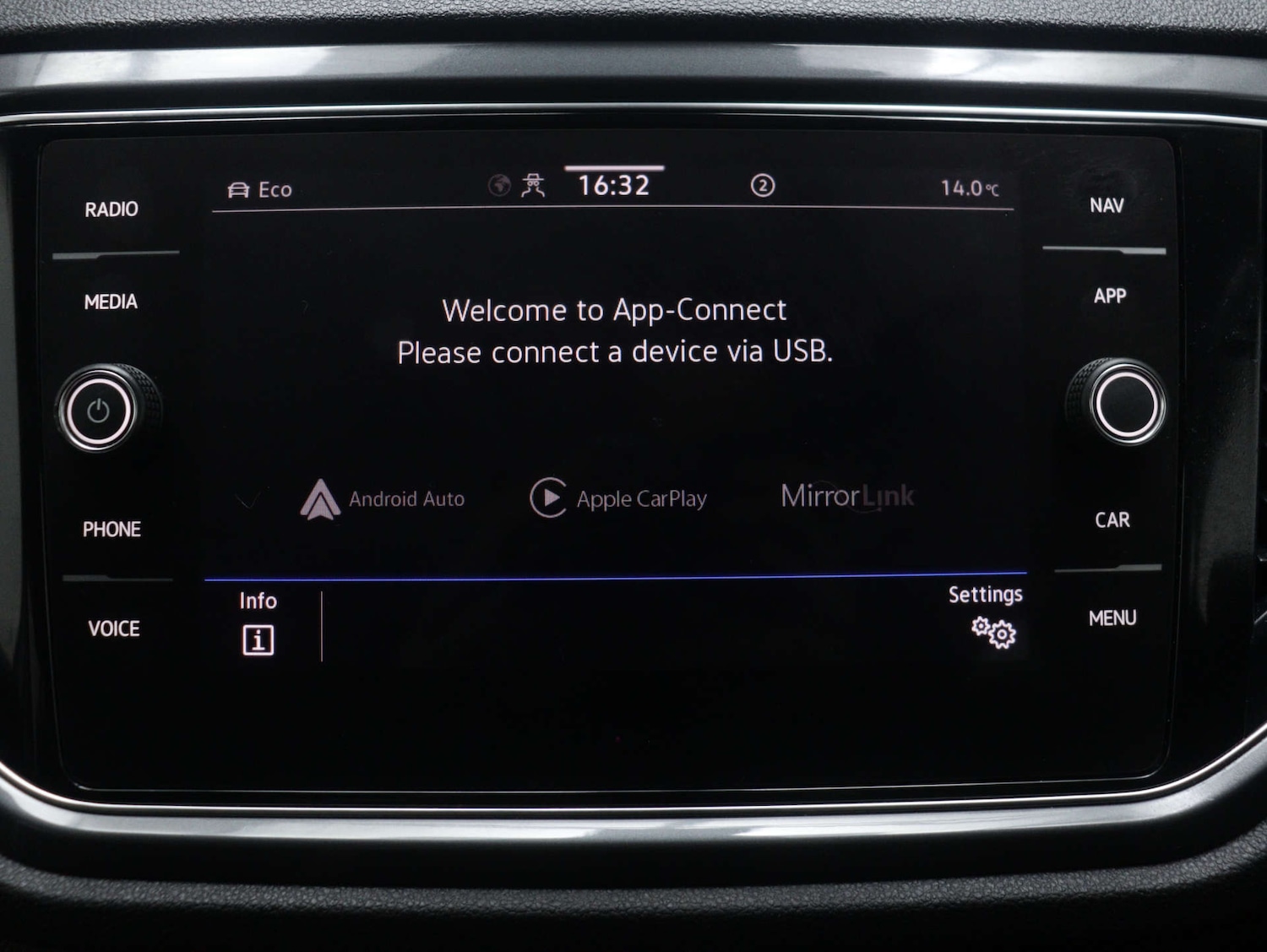 Used Volkswagen T-Roc 2021 for sale - 76231907: Photo 25