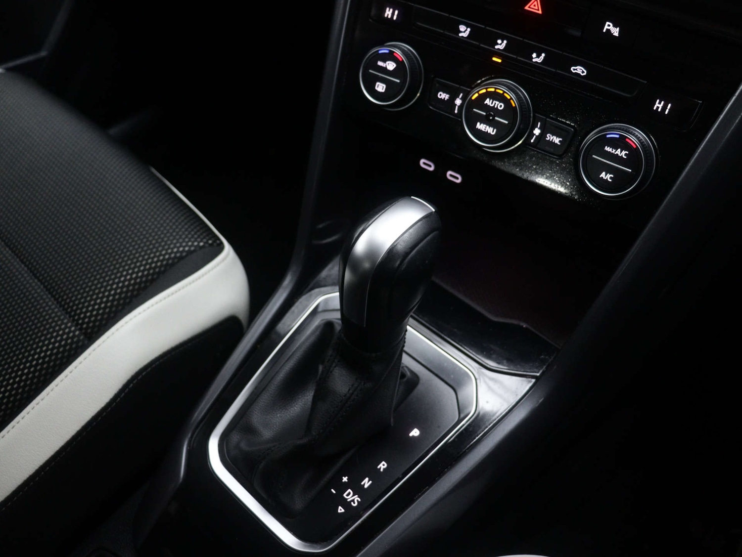 Used Volkswagen T-Roc 2021 for sale - 76231907: Photo 32