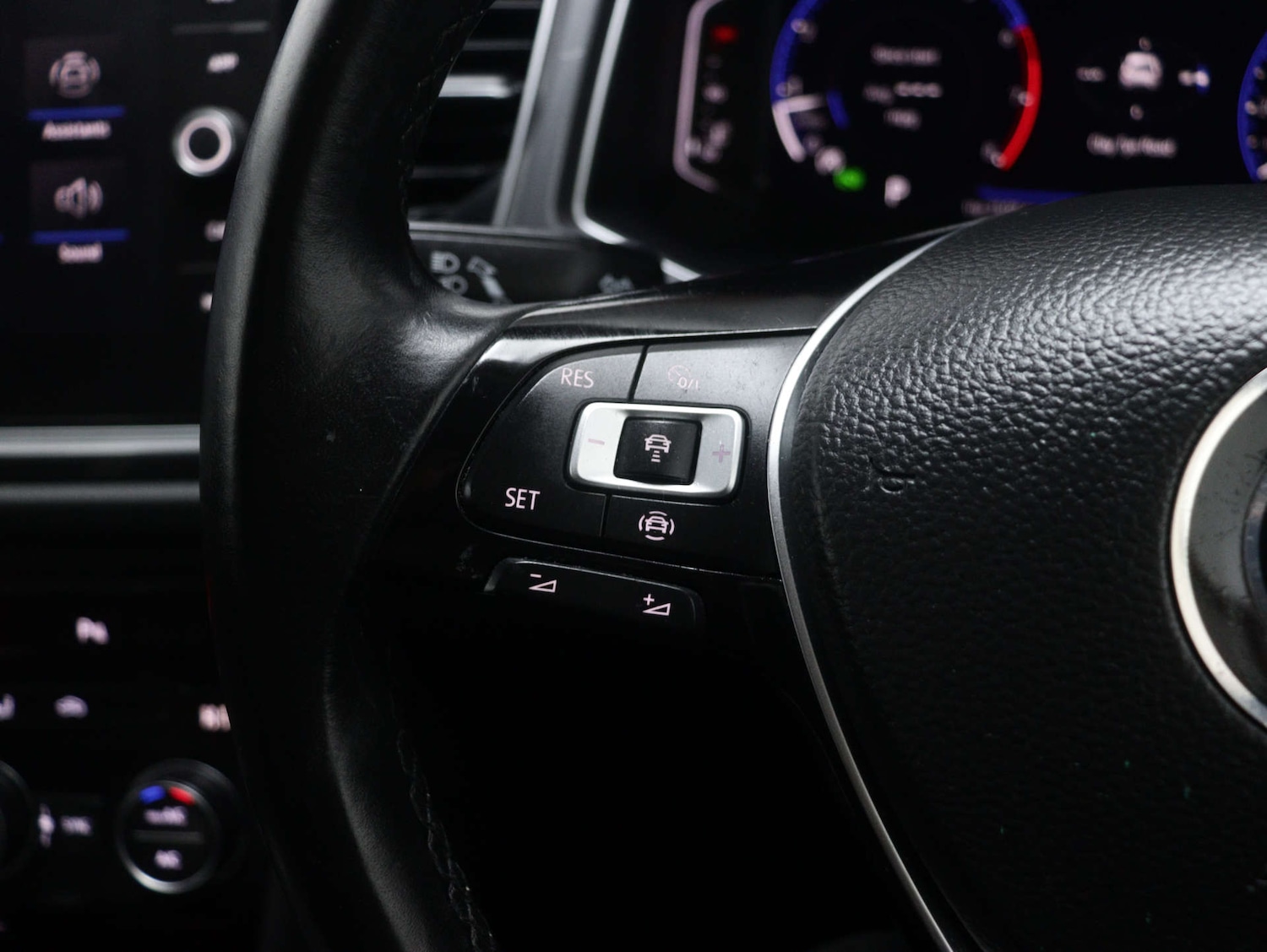 Used Volkswagen T-Roc 2021 for sale - 76231907: Photo 33