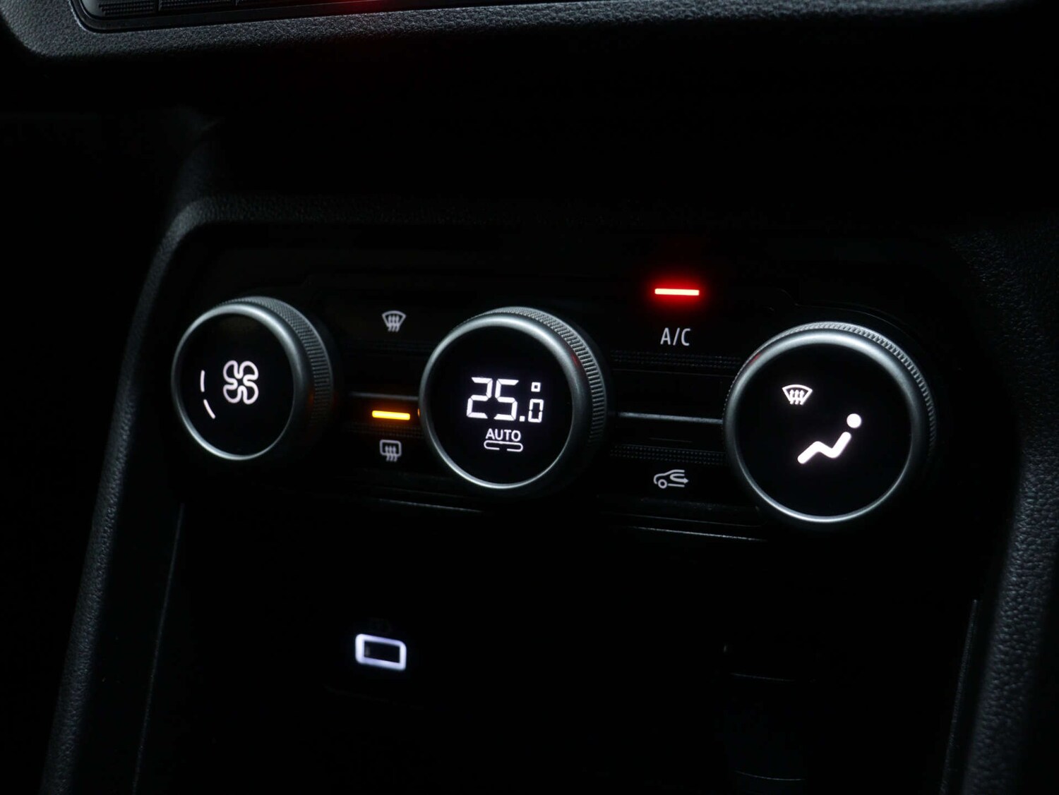 Used Dacia Jogger 2023 for sale - 76531564: Photo 24