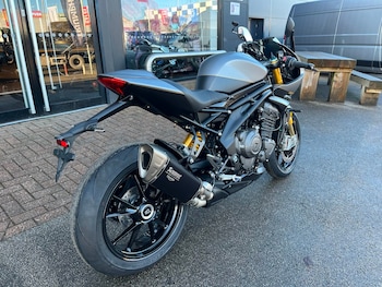 Used Triumph SPEED TRIPLE 1200 RR BREITLING EDITION undefined for sale - bike-73598555: Photo