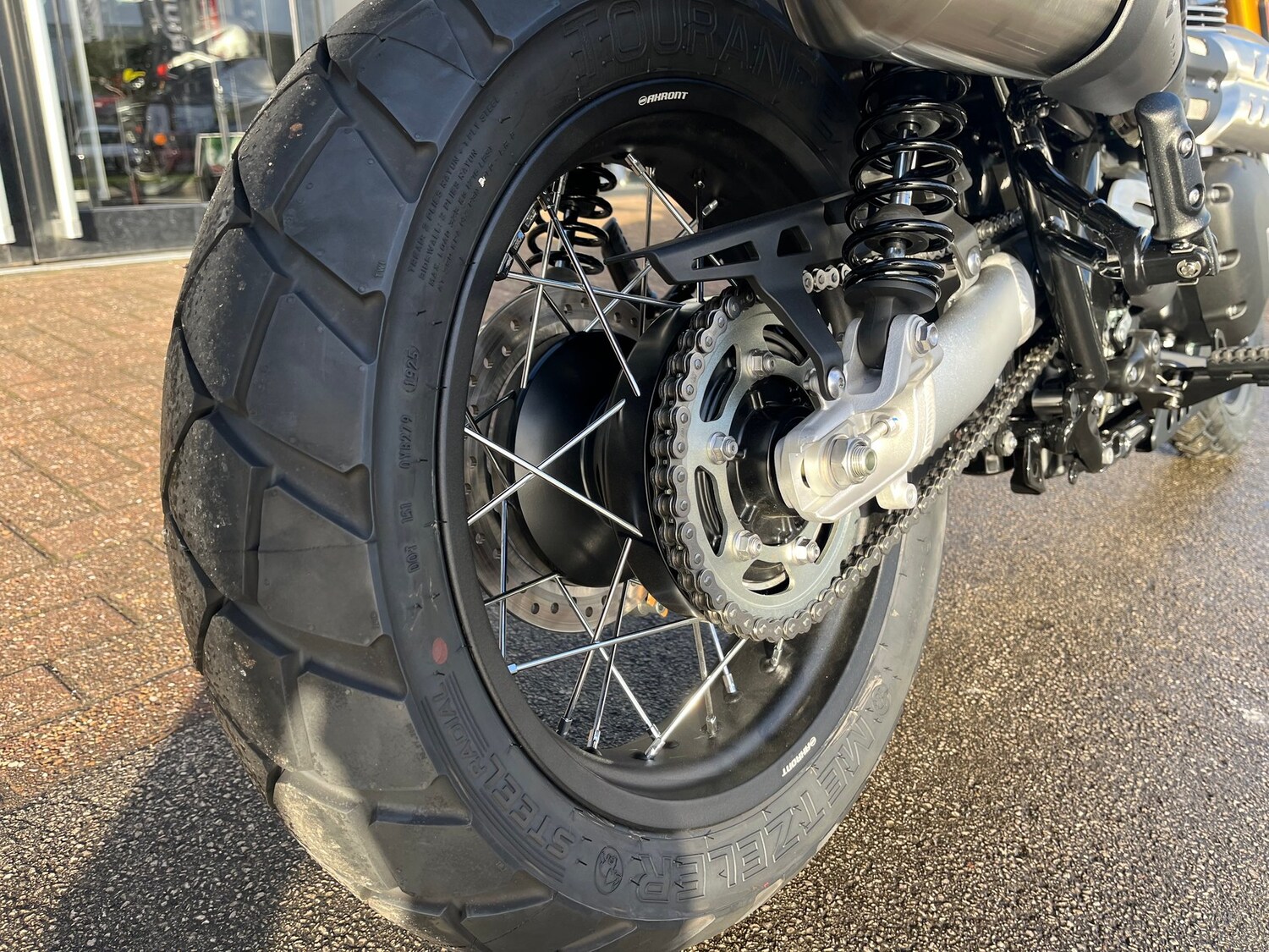 Triumph SCRAMBLER 900