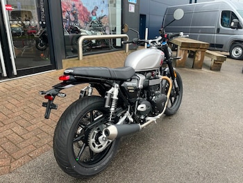 Used Triumph SPEED TWIN 900 undefined for sale - bike-73508926: Photo