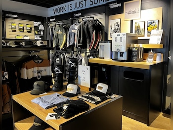 Used Triumph STREET 2022 for sale - bike-78213782: Photo