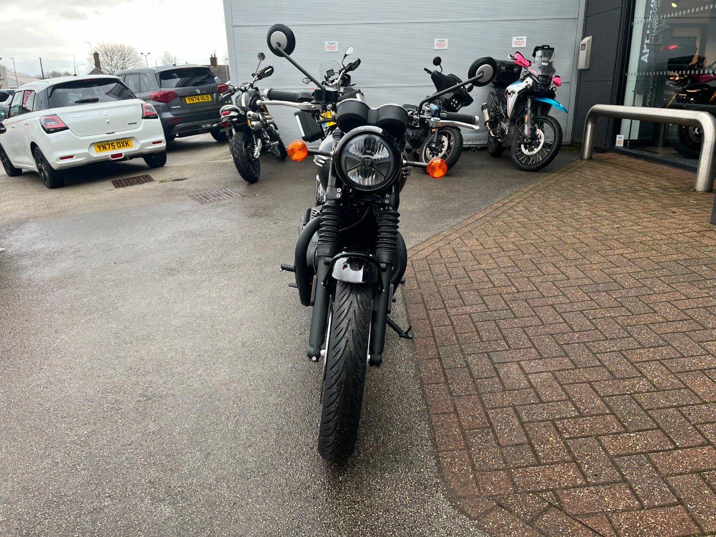 Triumph BONNEVILLE T120 BLACK