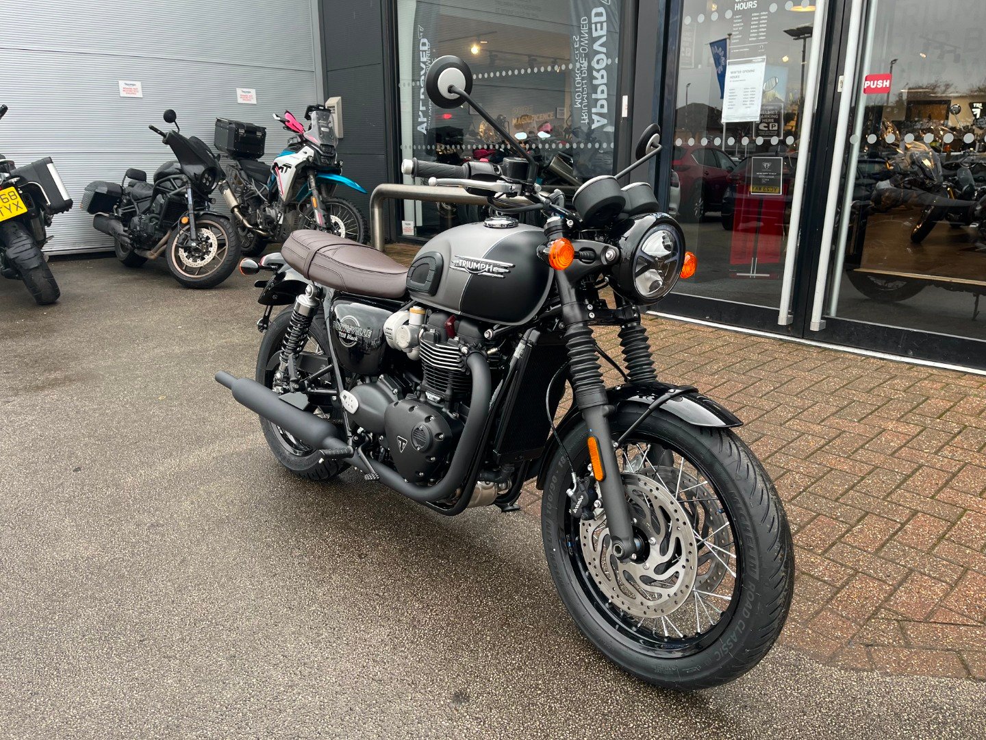 Triumph BONNEVILLE T120 BLACK