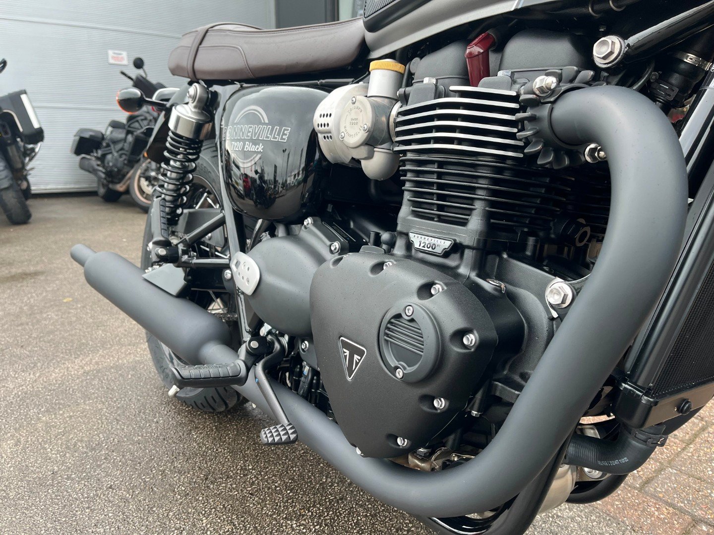 Triumph BONNEVILLE T120 BLACK