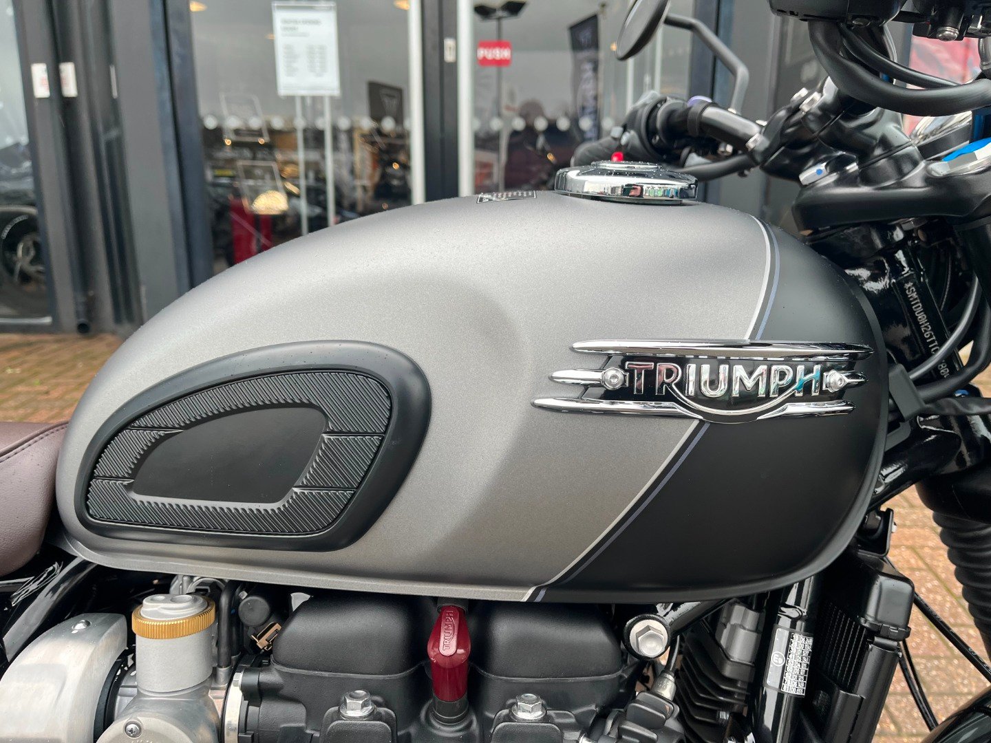 Triumph BONNEVILLE T120 BLACK
