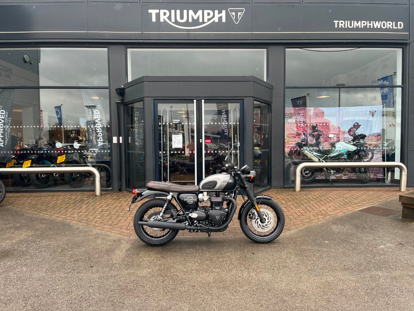 Triumph BONNEVILLE T120 BLACK