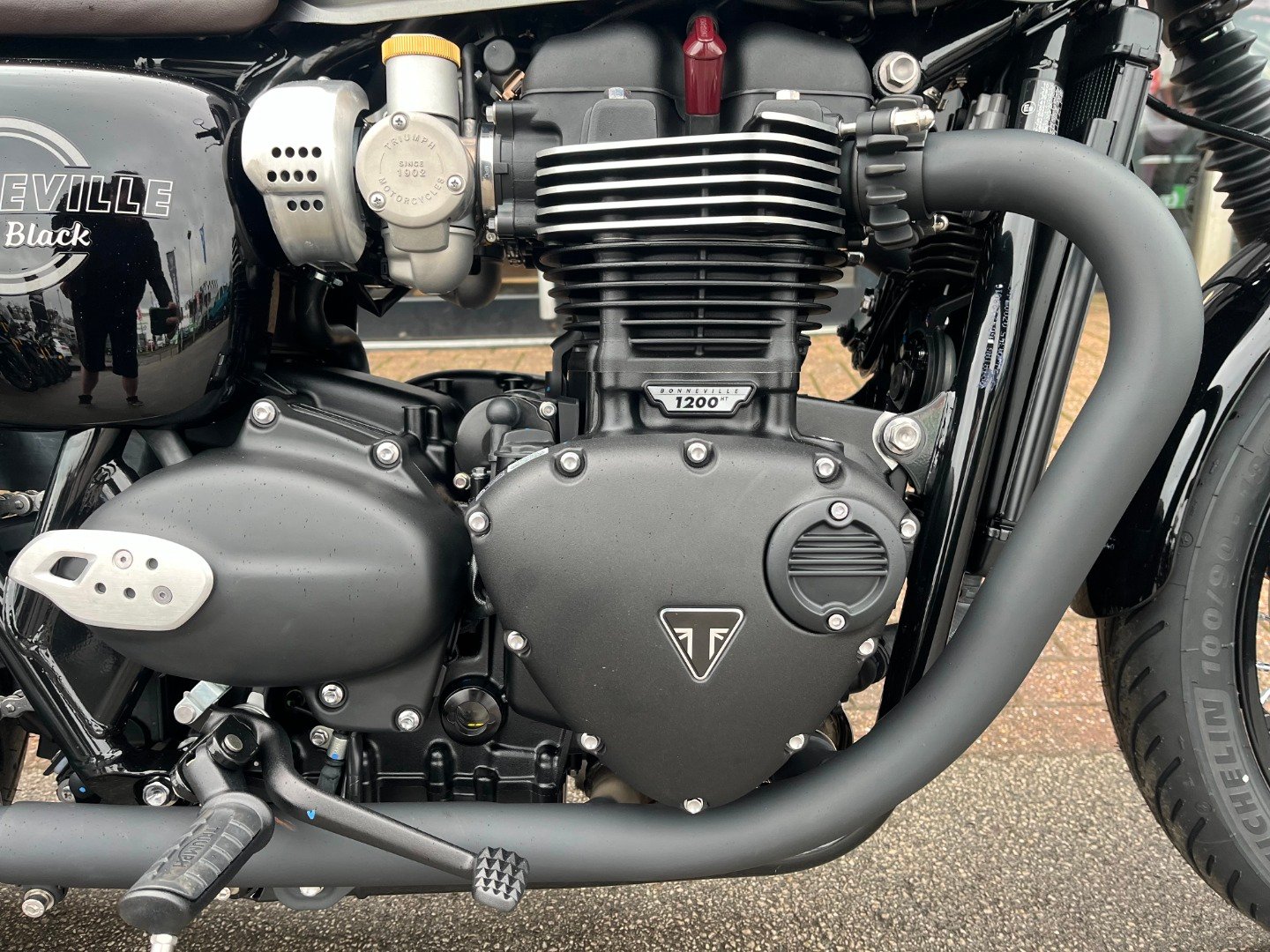Triumph BONNEVILLE T120 BLACK