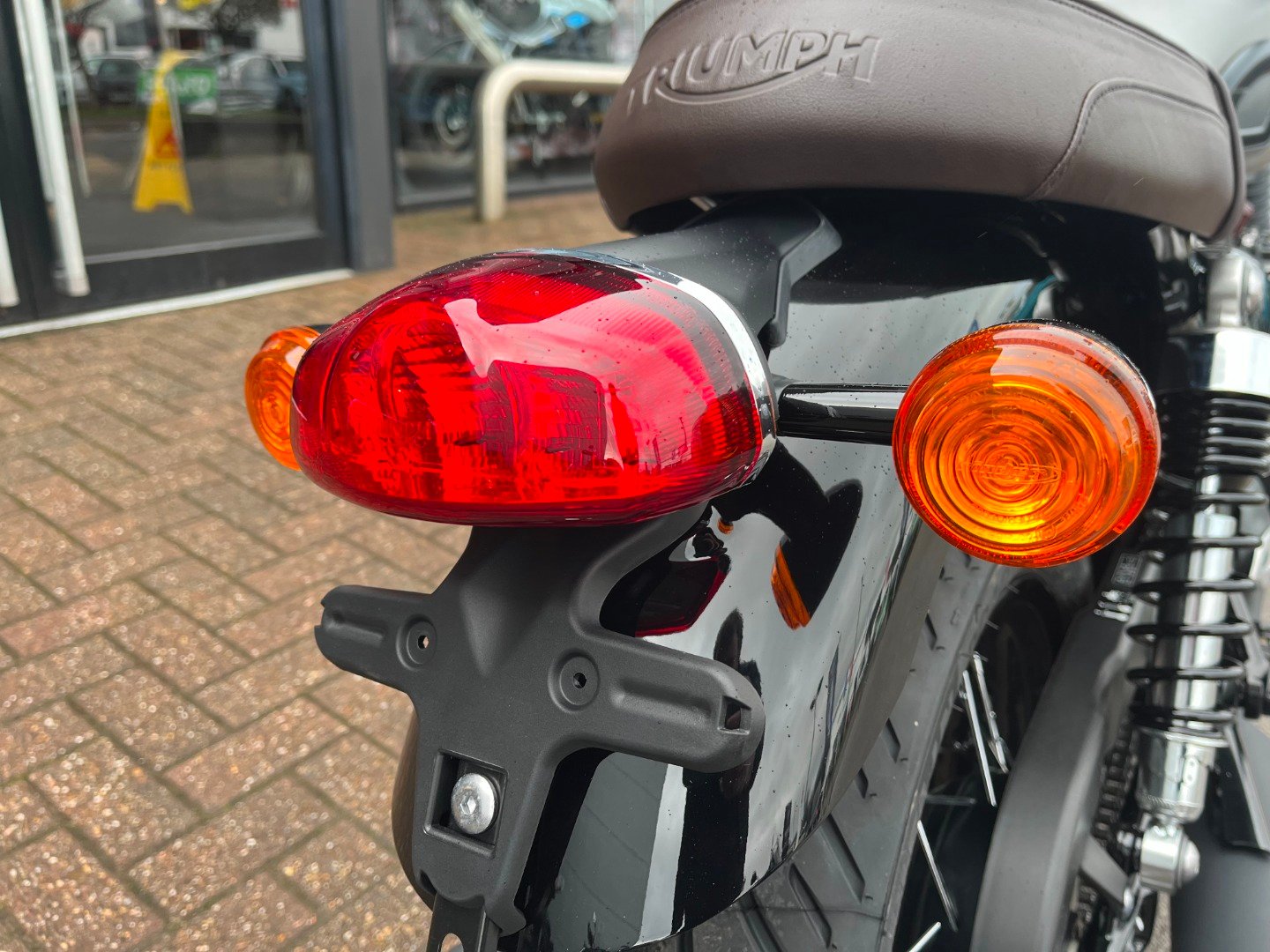 Triumph BONNEVILLE T120 BLACK