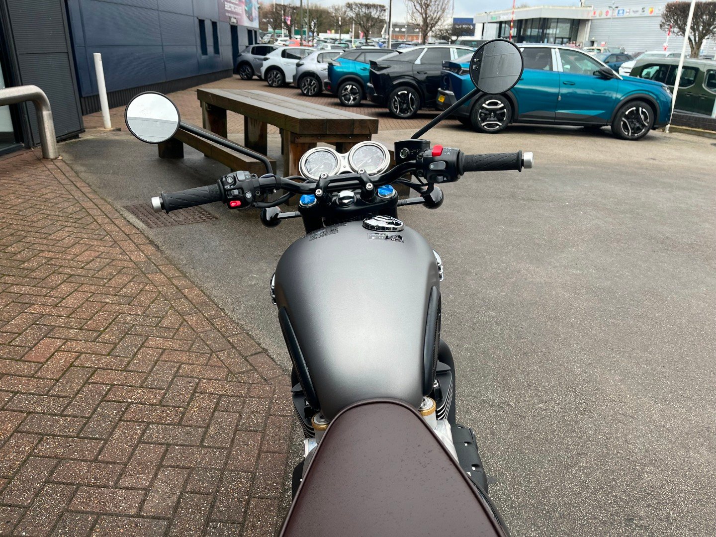 Triumph BONNEVILLE T120 BLACK