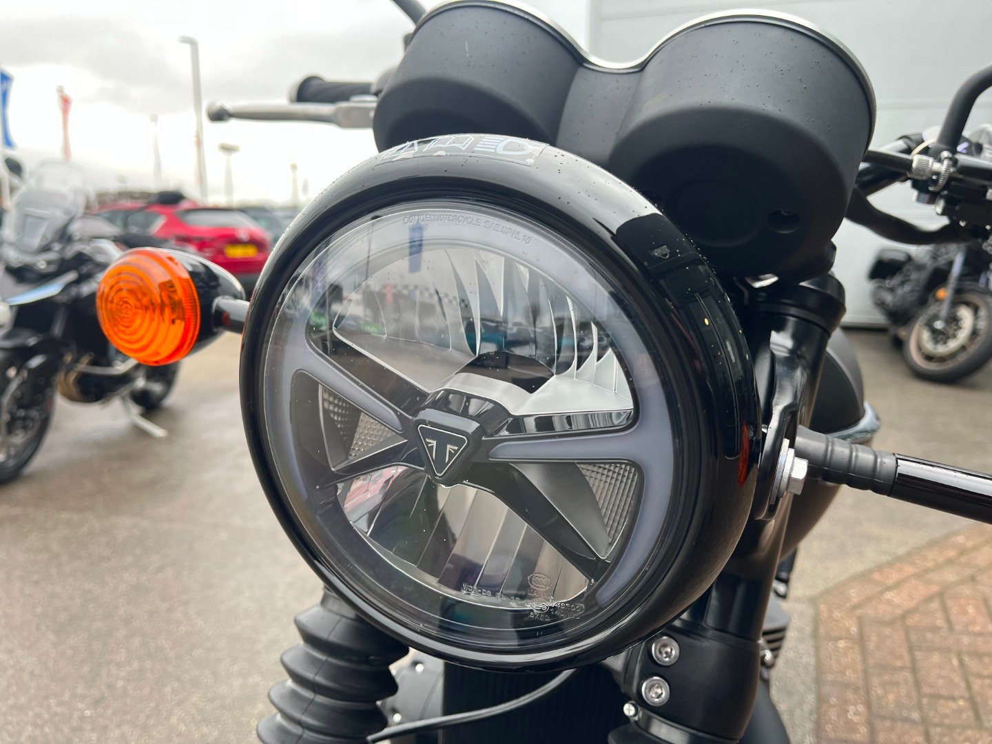 Triumph BONNEVILLE T120 BLACK