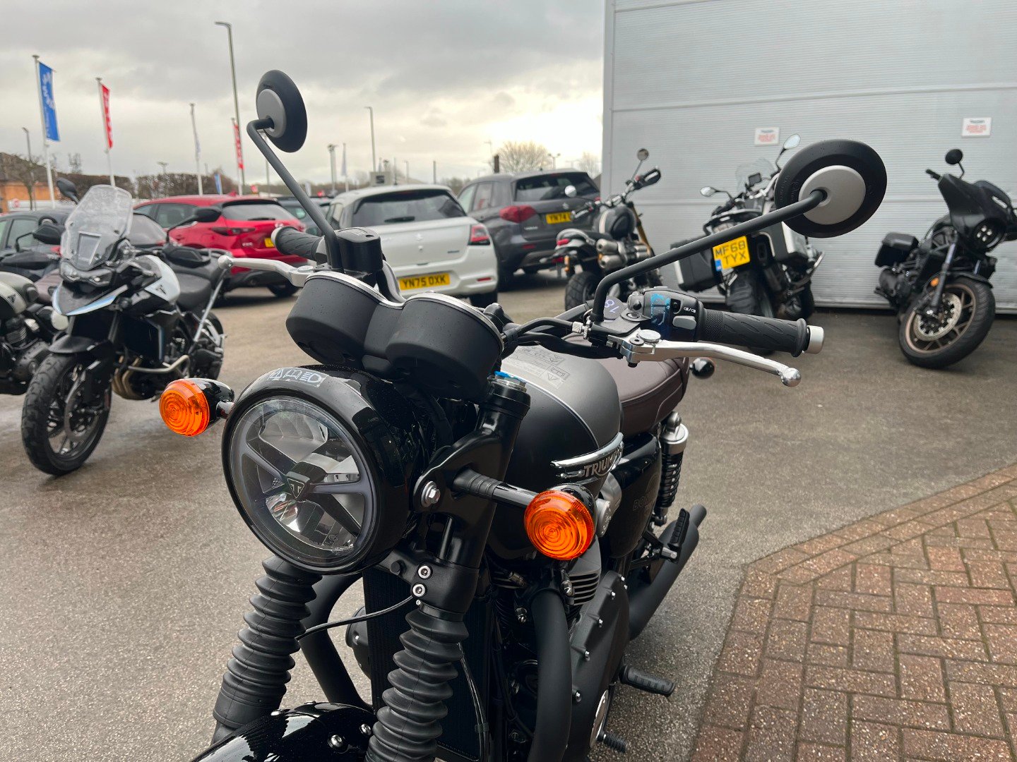 Triumph BONNEVILLE T120 BLACK