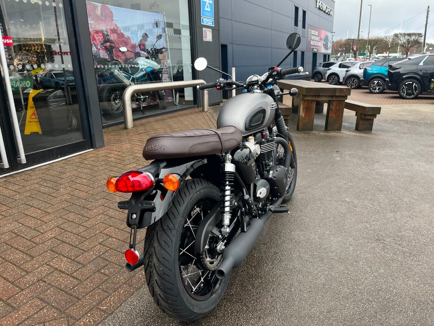 Triumph BONNEVILLE T120 BLACK
